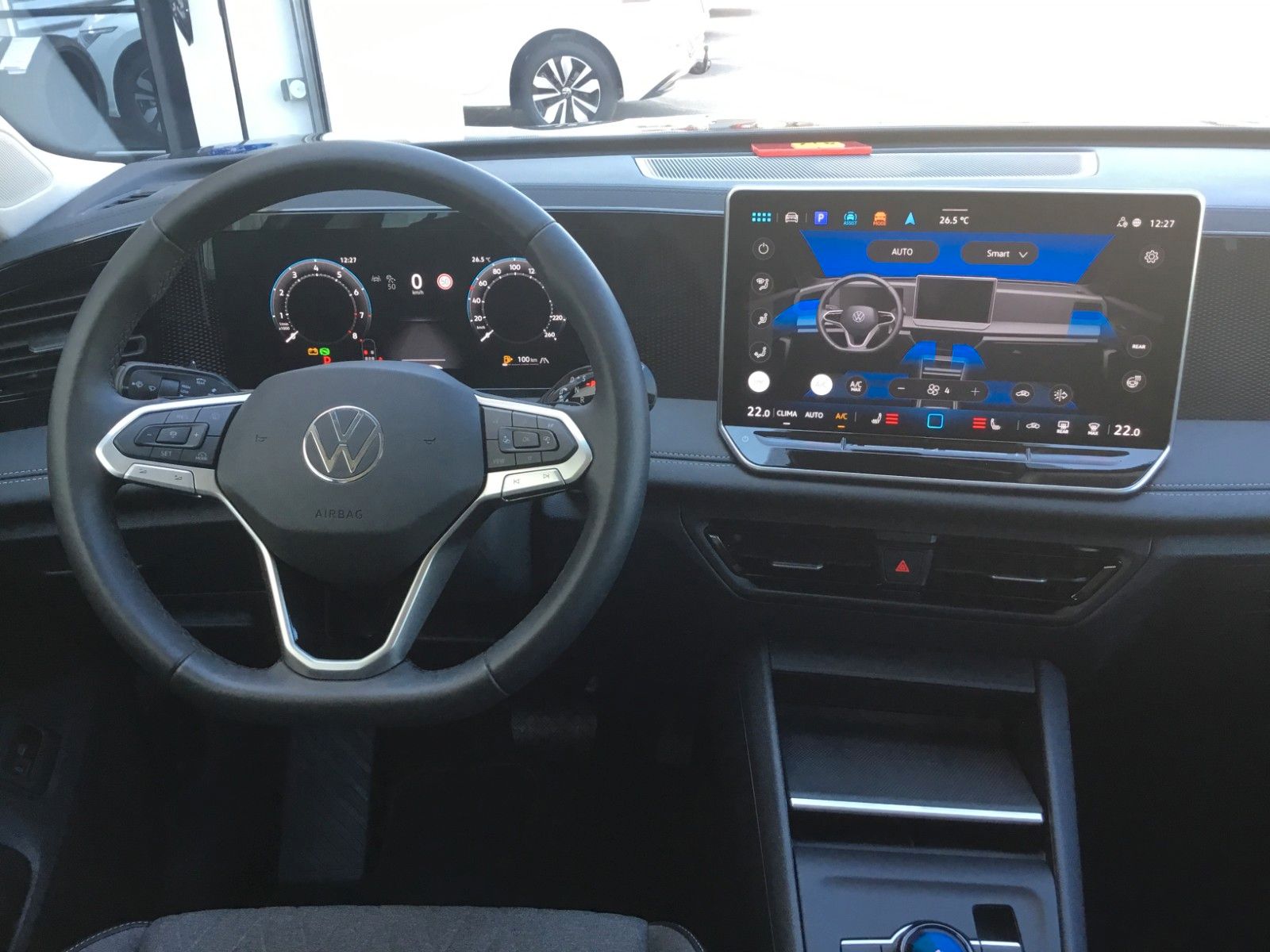 Fahrzeugabbildung Volkswagen Tiguan 1.5 eTSI DSG Life+AHK+LED+17"+Navi+Kamera