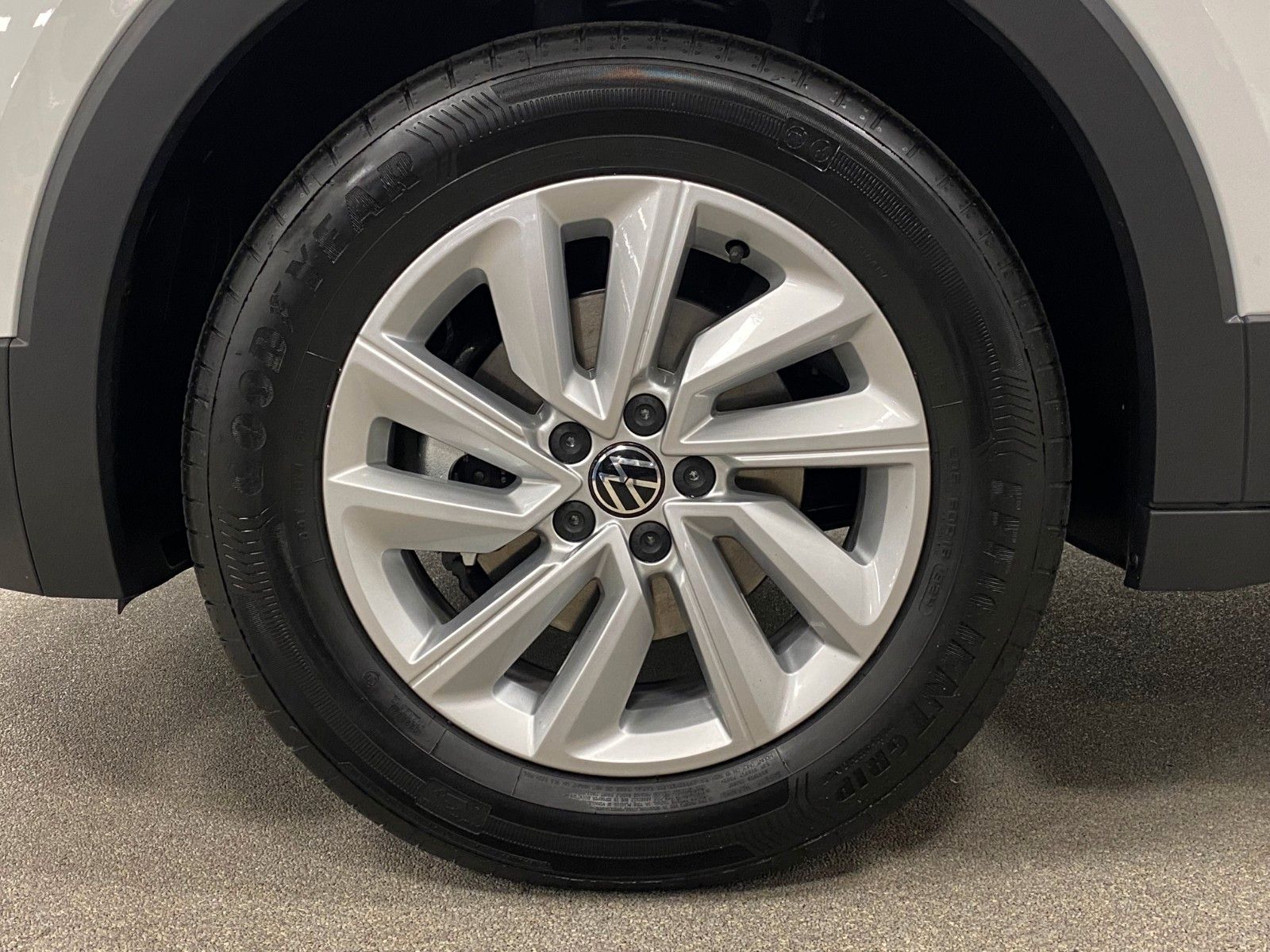 Fahrzeugabbildung Volkswagen T-Cross 1.0 TSI DSG Life+ALU 16"++PDC++TELEFON++