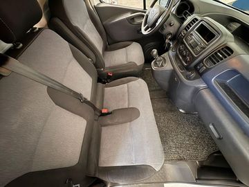 Opel Vivaro - 12