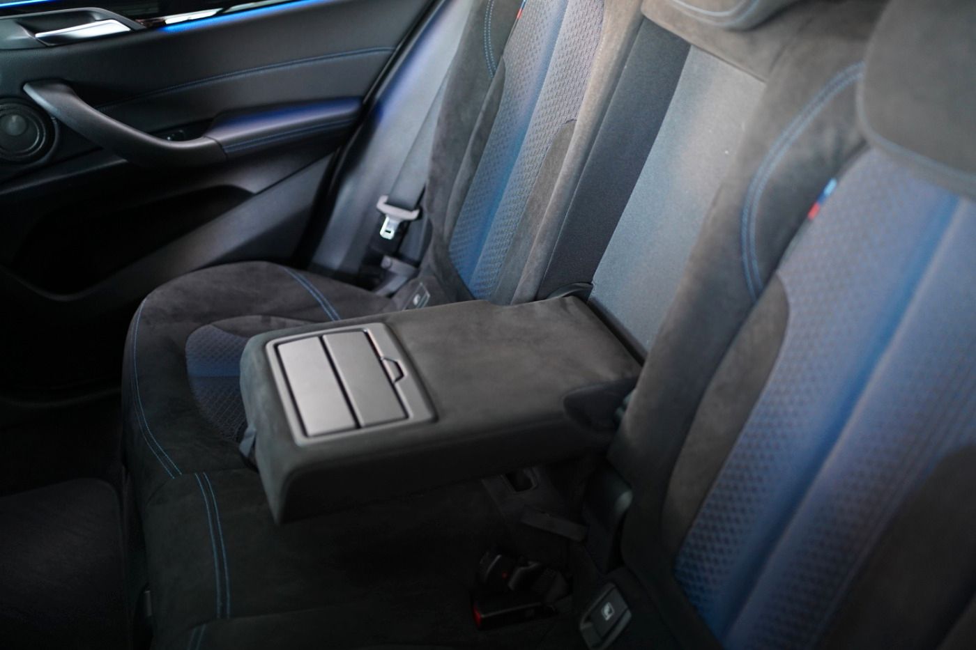 Fahrzeugabbildung BMW X2 M35i M Sport +Glasdach+HeadUp+Parkassist+Navi