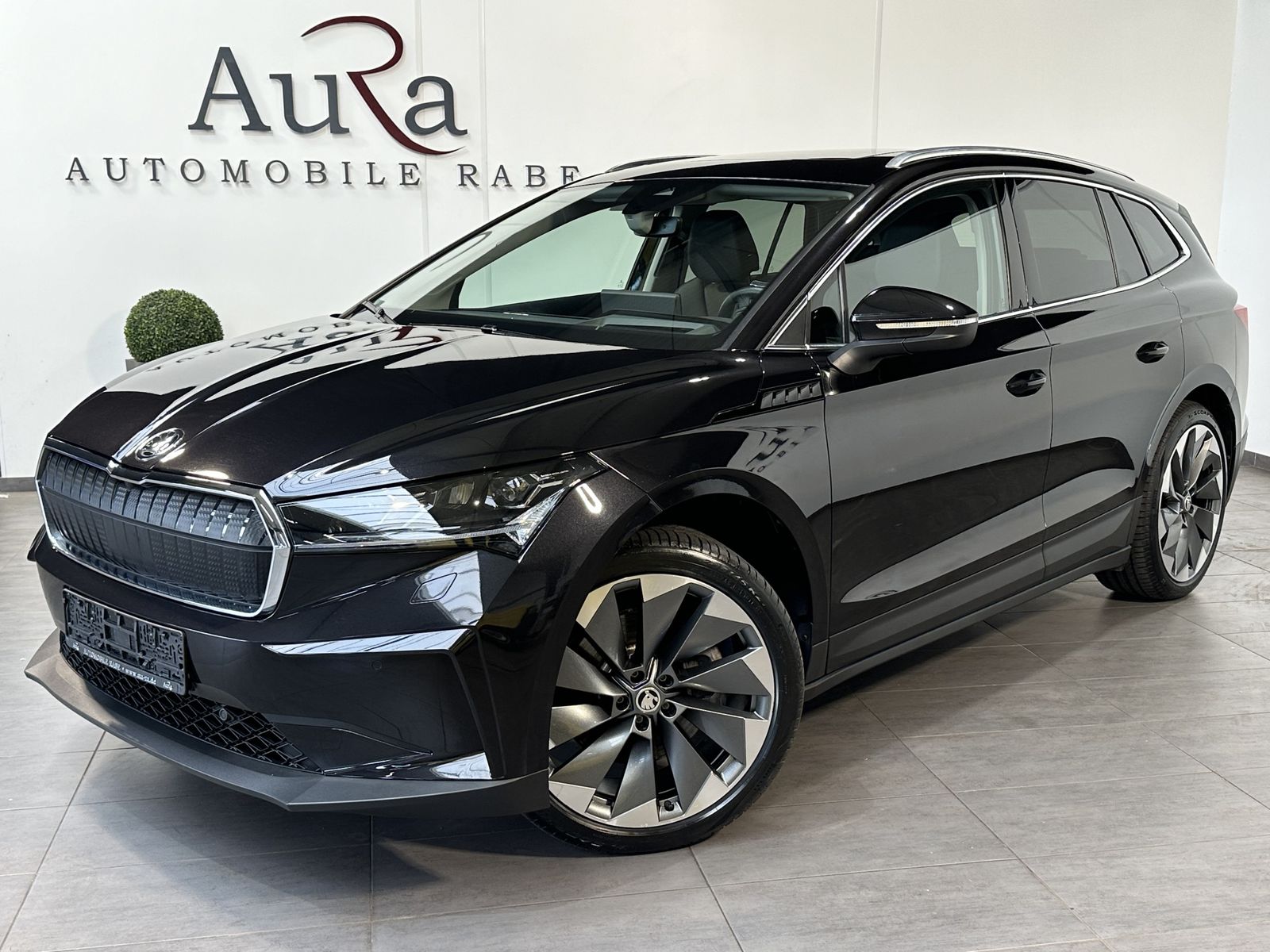 Fahrzeugabbildung SKODA Enyaq 80 Suite Drive Sport Plus NAV+LED+ACC+PANO