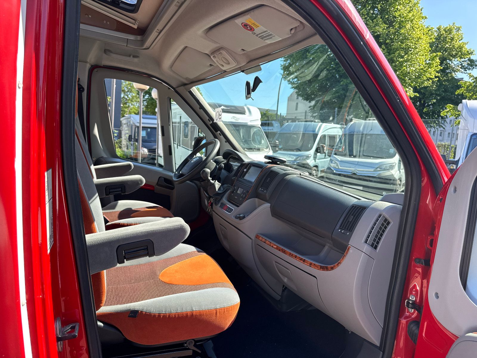 Fahrzeugabbildung Dethleffs GLOBEBUS T 004 FIAT KAMERA SAT TV LUFTFEDERUNG