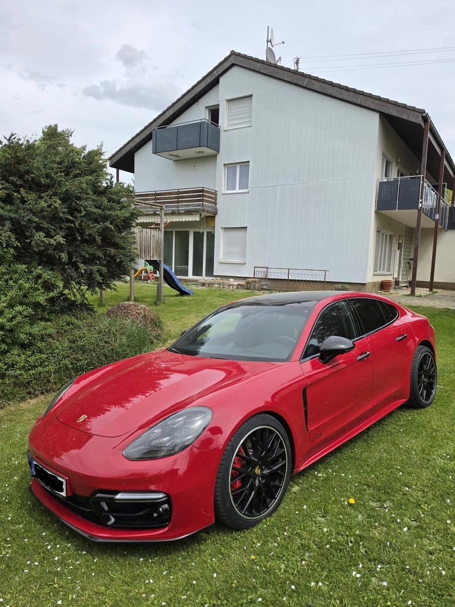 PORSCHE Panamera GTS 