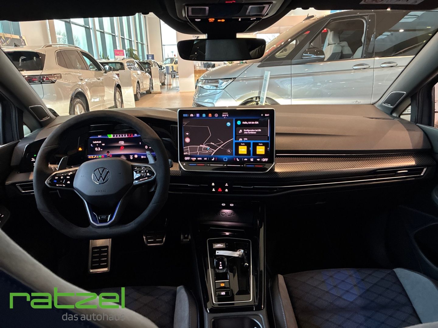 Fahrzeugabbildung Volkswagen Golf R Performance Paket+NAVI+AHK+LED+Harman