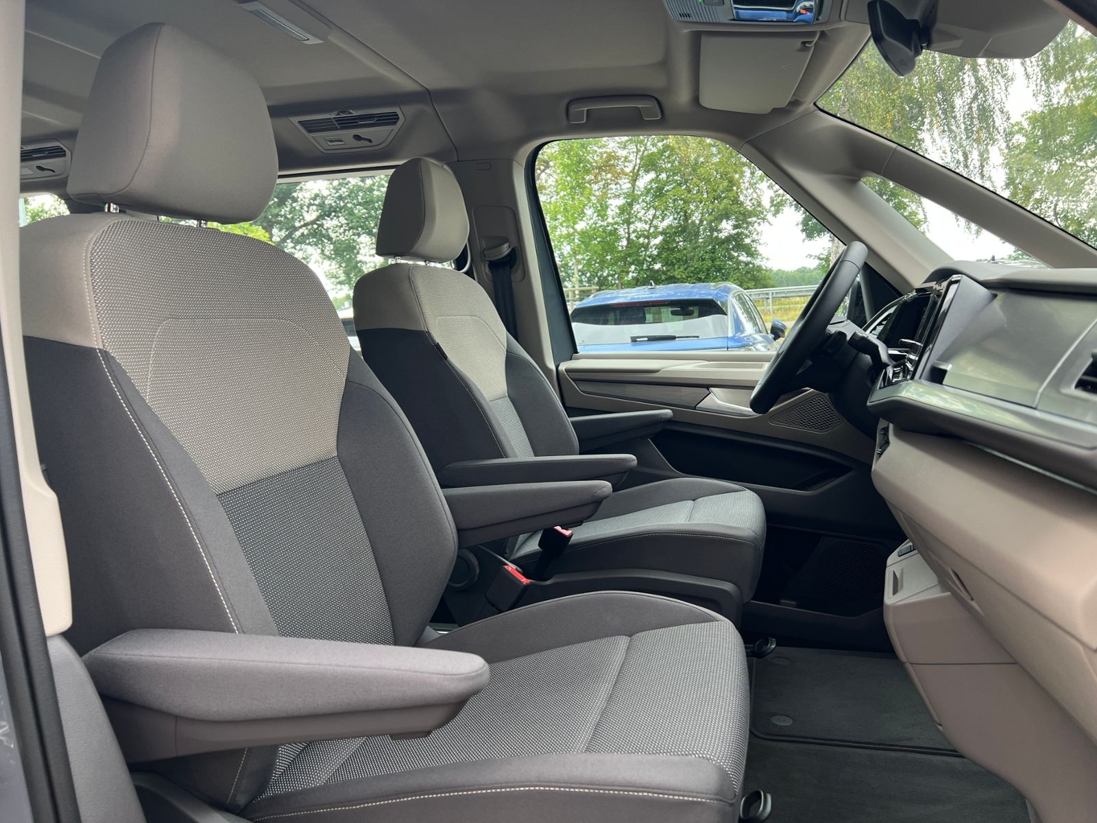 Fahrzeugabbildung Volkswagen Multivan T7 Life 1.5 TSI eHybrid 4MOTION DSG *AH