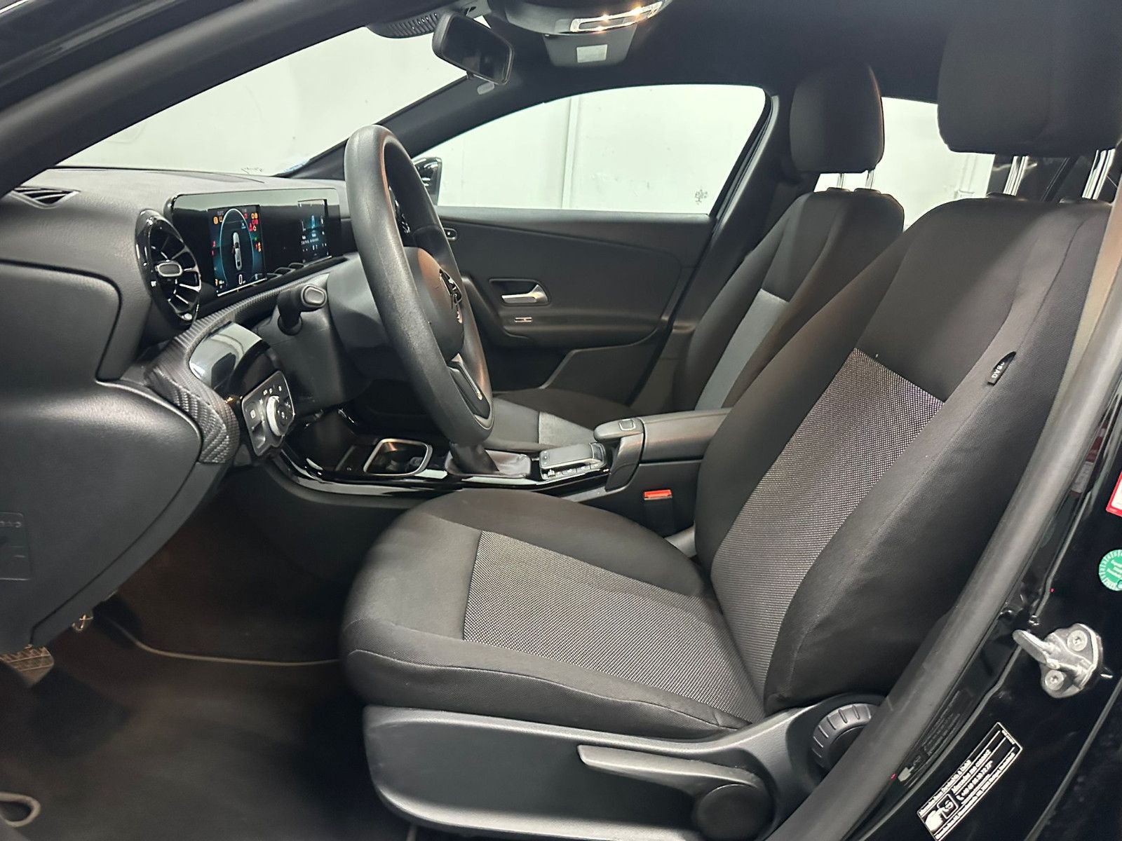 Fahrzeugabbildung Mercedes-Benz A 200 d Limousine *KAMERA*NAVI*CARPLAY*AHK*