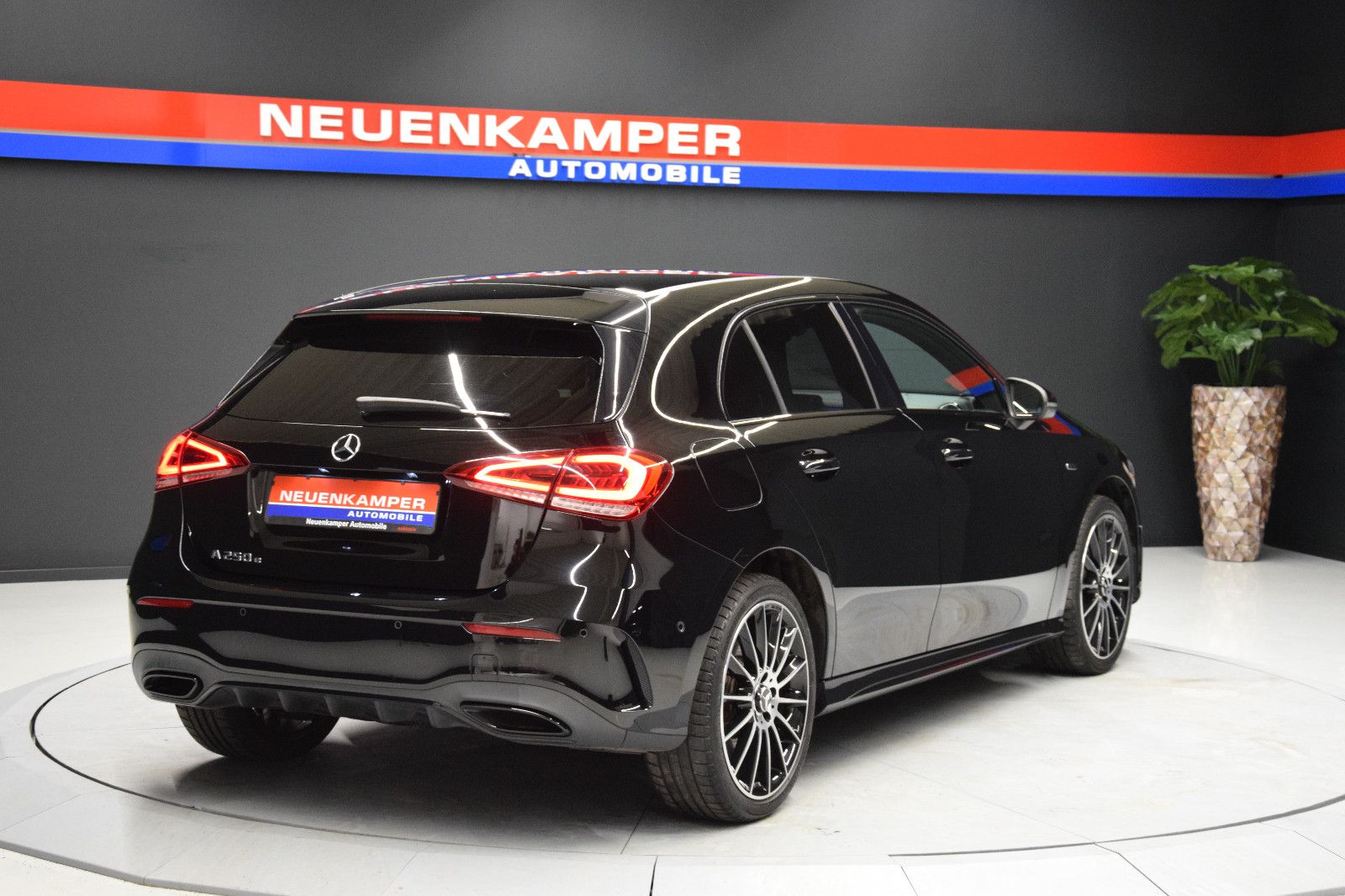 Fahrzeugabbildung Mercedes-Benz A 250 e Edition 2020 AMG Kamera LED MBUX Night