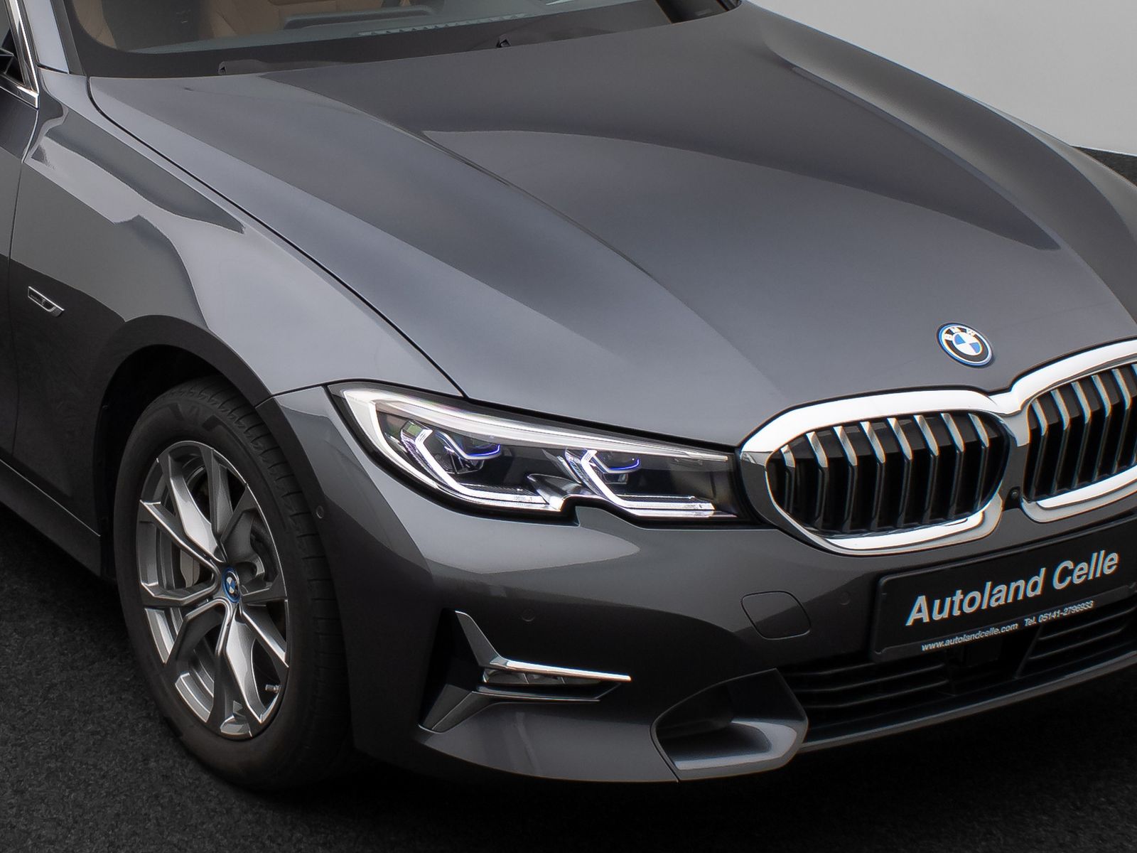 Fahrzeugabbildung BMW 330e Luxury Line 360°Laser HUD DAB HiFi Sport