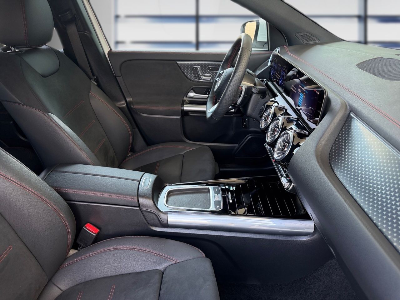 Fahrzeugabbildung Mercedes-Benz EQA 300 4M BONUS+AMG+AHK+MEMORY+360+DISTR+2Z-KLI