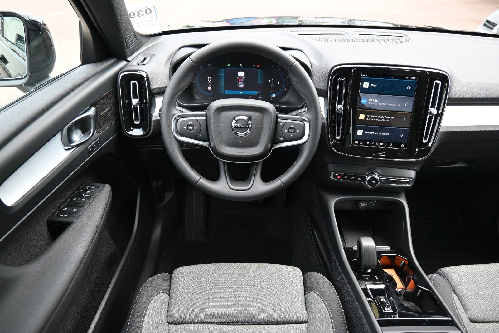 Fahrzeugabbildung Volvo XC40 B3 DKG Plus Dark*FSHZG*360°*AHK*AllSeason