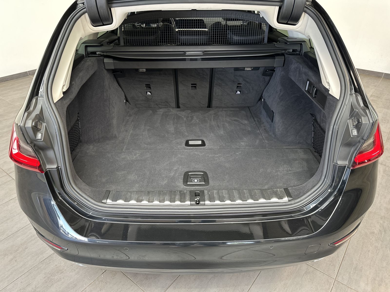 Fahrzeugabbildung BMW 320d Touring Sport-Line NAV+LASER+ACC+KAMERA+1HD