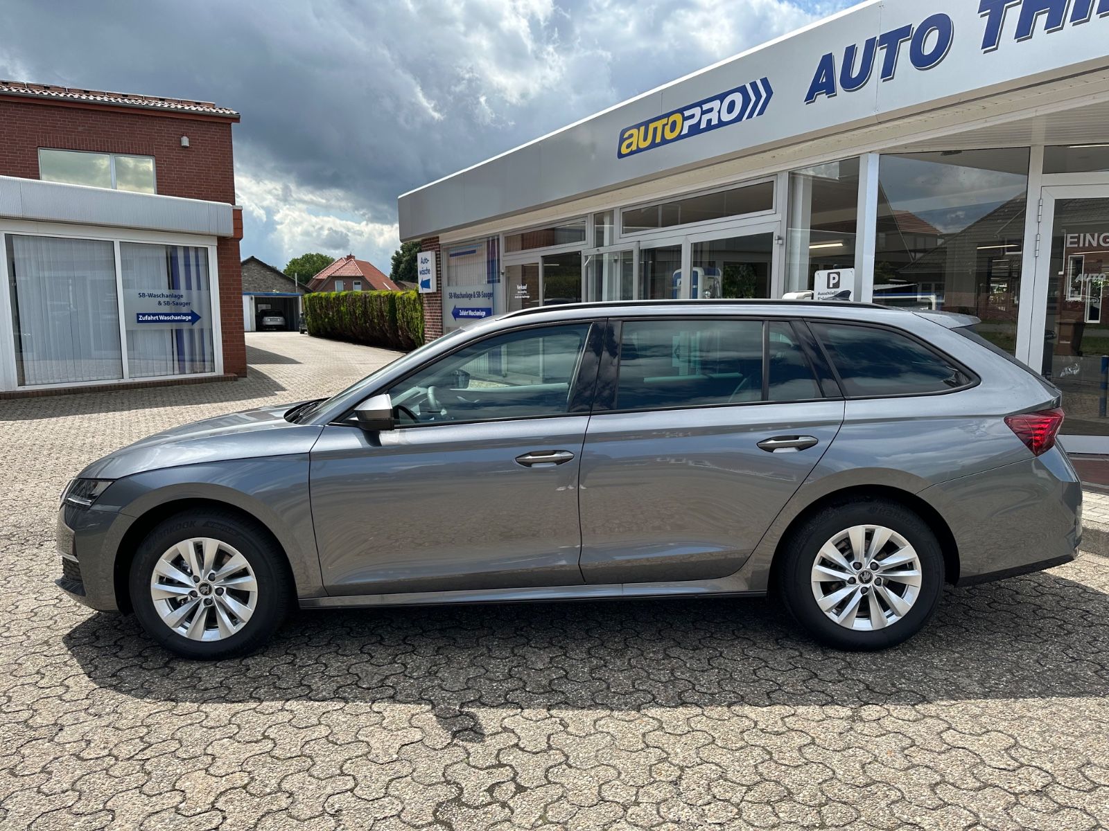 Fahrzeugabbildung SKODA Octavia Combi 1.5 TSI Selection DSG ACC/AHK/LED