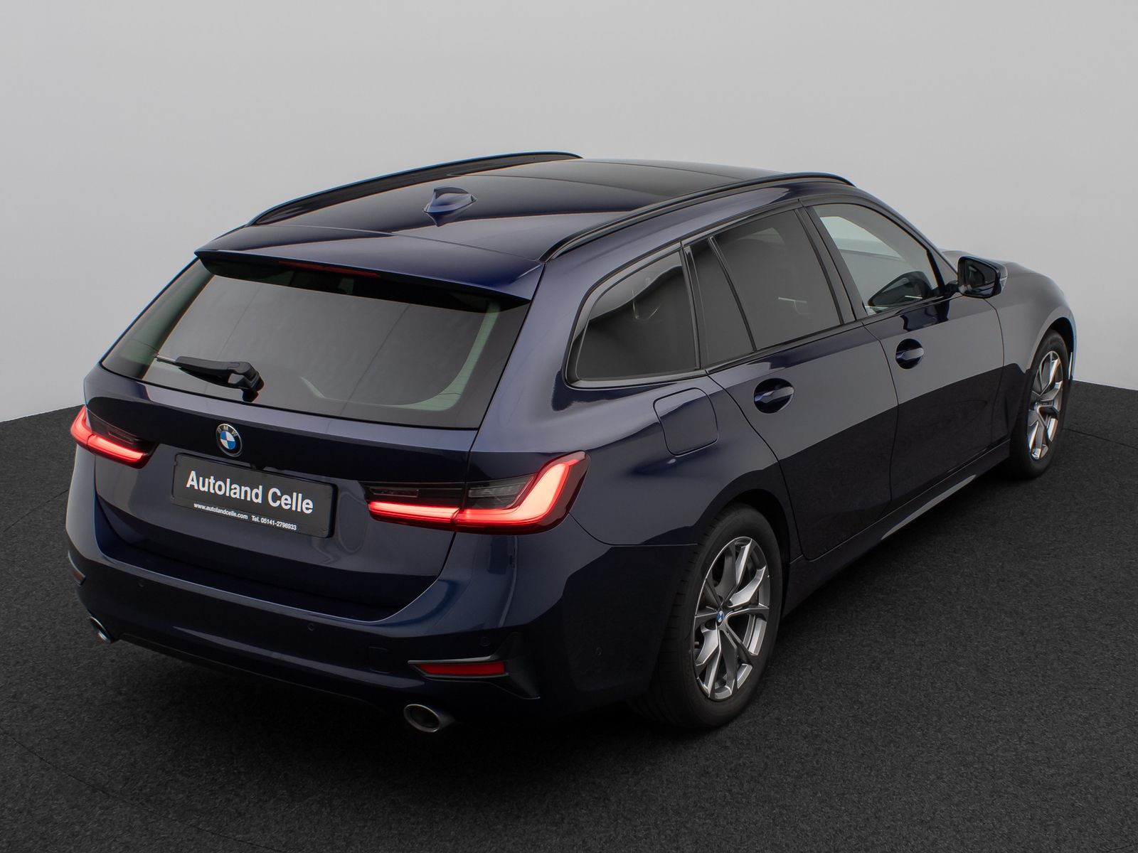 Fahrzeugabbildung BMW 330d xD Sport Line Pano Kamera Laser HUD DAB H/K