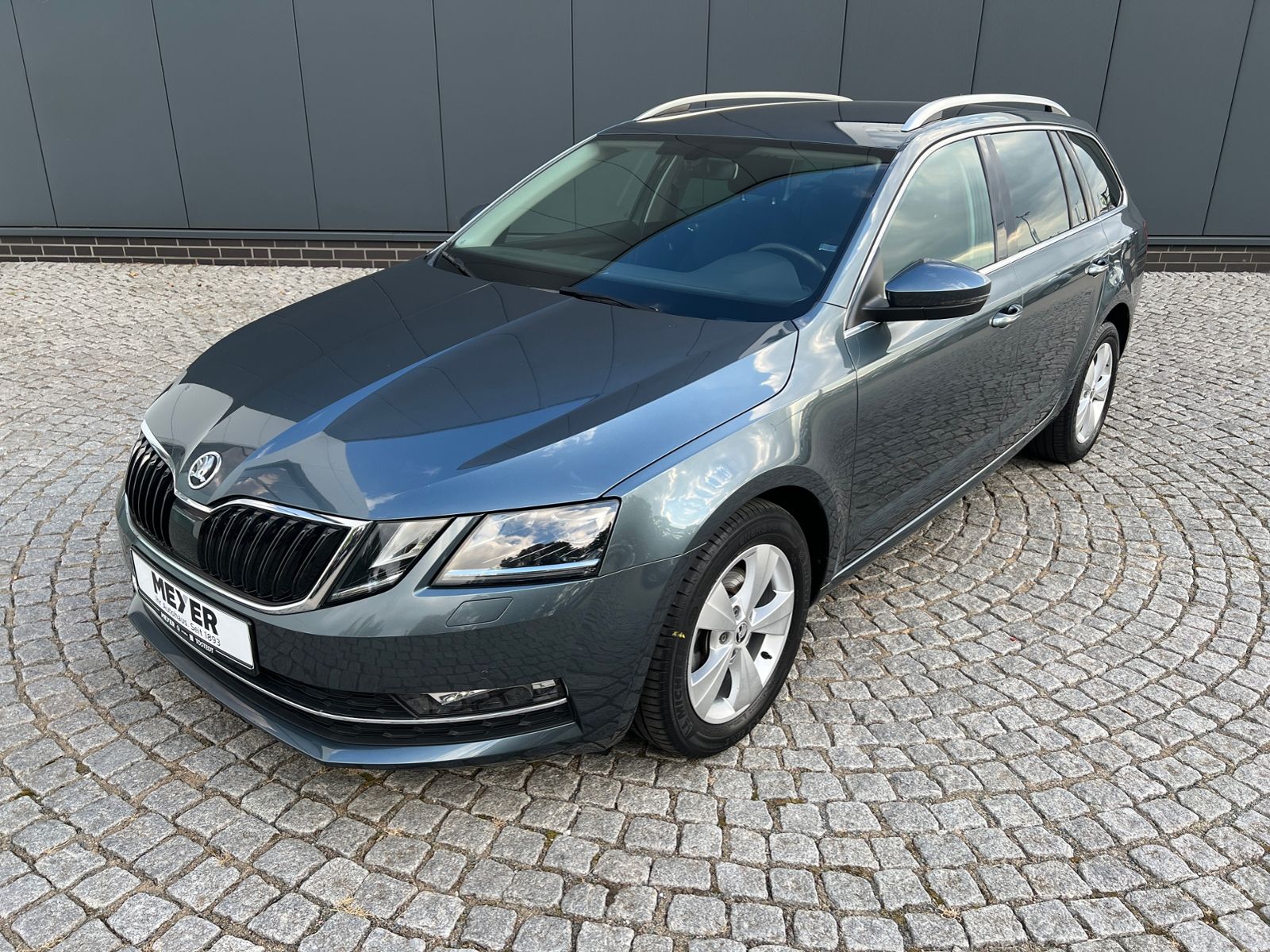 Fahrzeugabbildung SKODA Octavia Combi Style 1.5 TSI DSG ACT *Einparkhilf