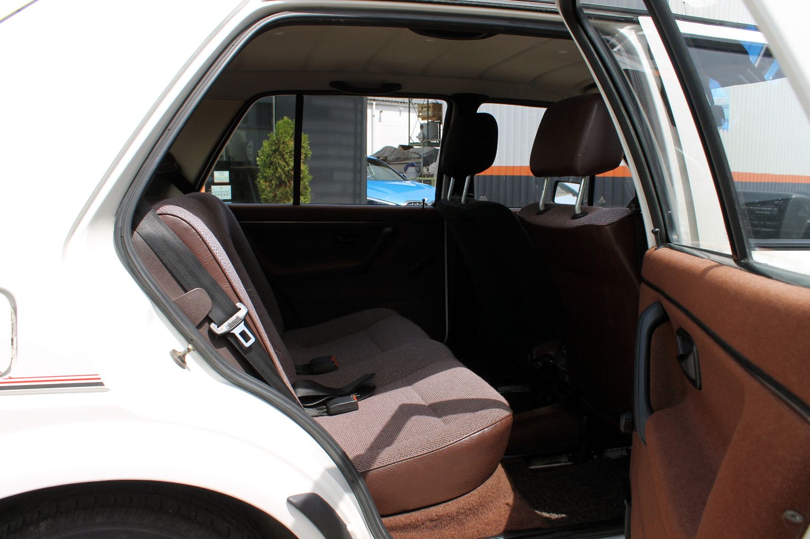 Fahrzeugabbildung Volkswagen Golf II 1,3 40KW 5-Türer Braun-Design Oldtimer