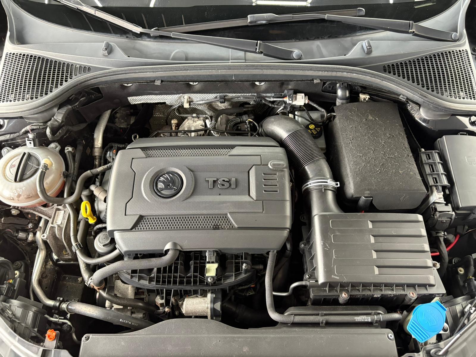 SKODA OCTAVIA COMBI RS 2.0 TSI 220ch BVM Pack sport Sièges chauffants Historique présent