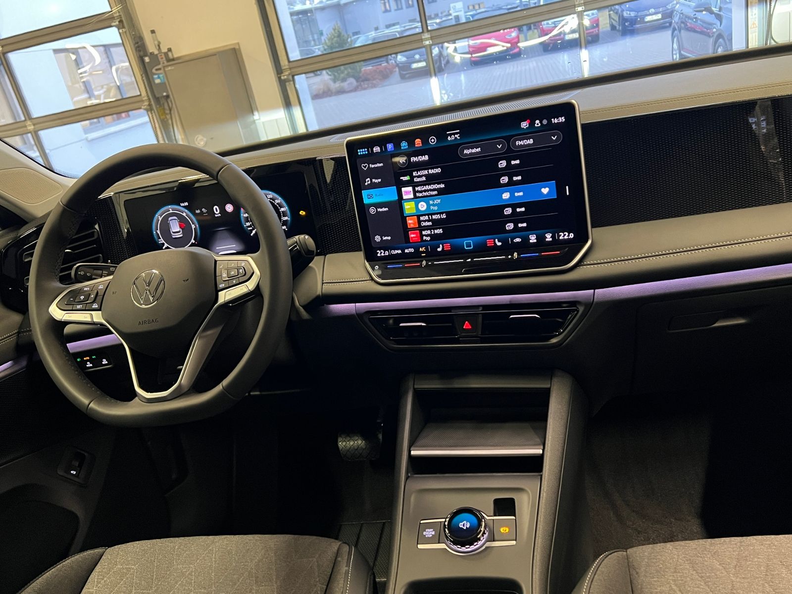 Fahrzeugabbildung Volkswagen Tiguan Life 2.0 TDI DSG *AHK, LED, Kamera, 18''-
