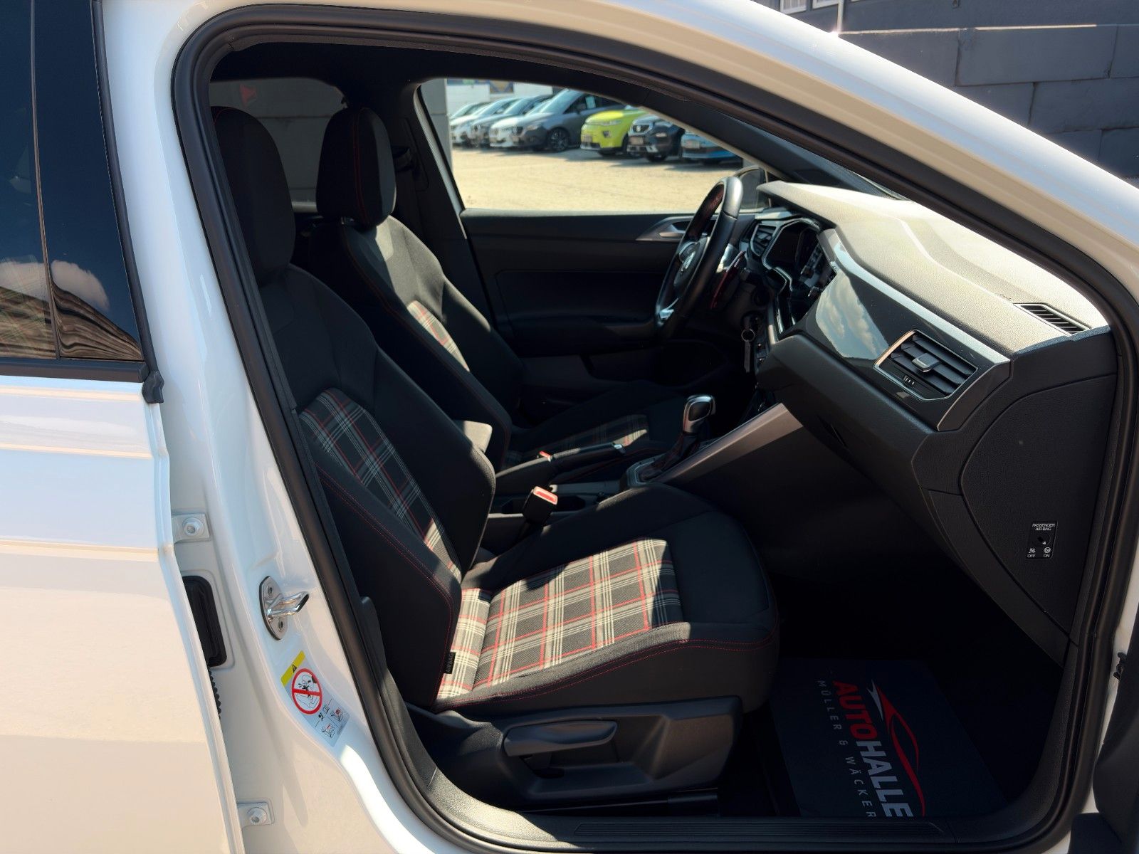 Fahrzeugabbildung Volkswagen Polo VI GTI 2.0 TSI DSG KW ACC PDC SHZ CarPlay