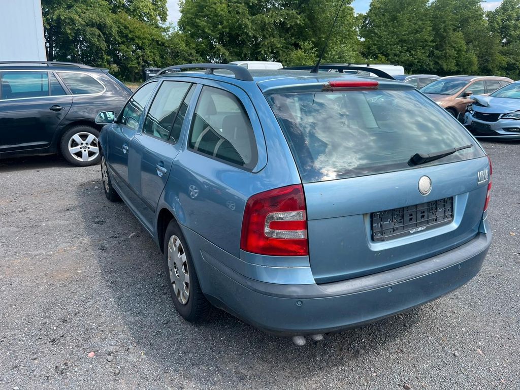 Škoda Octavia Combi 2.0 TDI PD DPF Elegance - Bild 3
