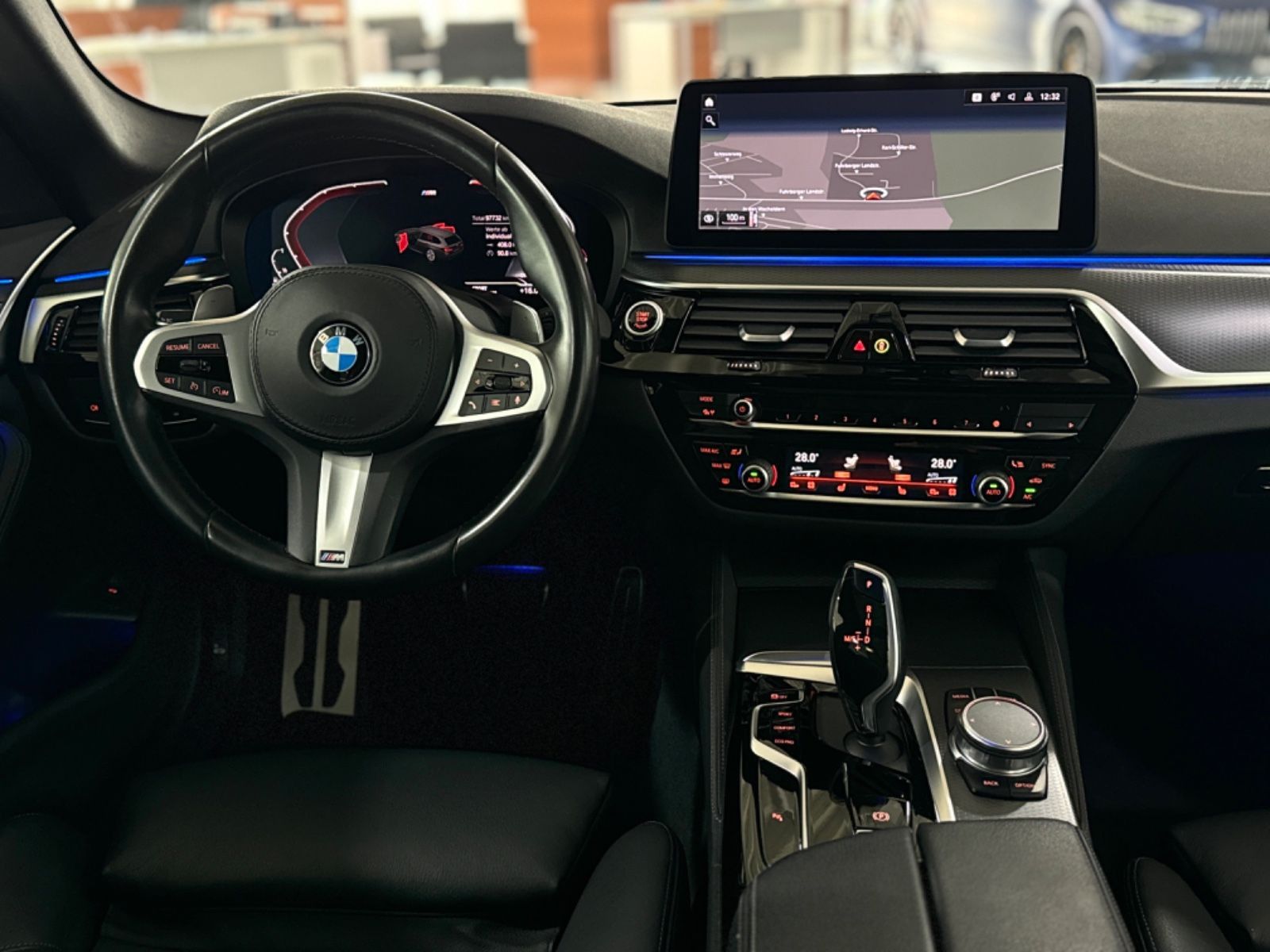 Fahrzeugabbildung BMW 520d M Sport DAB Kamera LED Panorama Individual