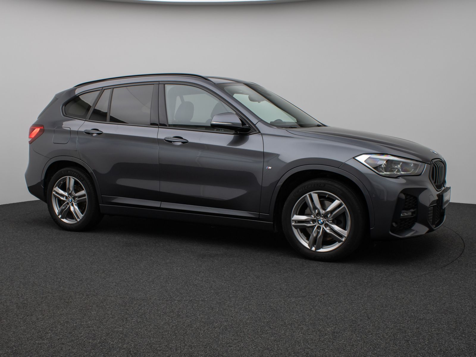 Fahrzeugabbildung BMW X1 xD25e M Sport Panorama Kamera HUD DAB HiFi