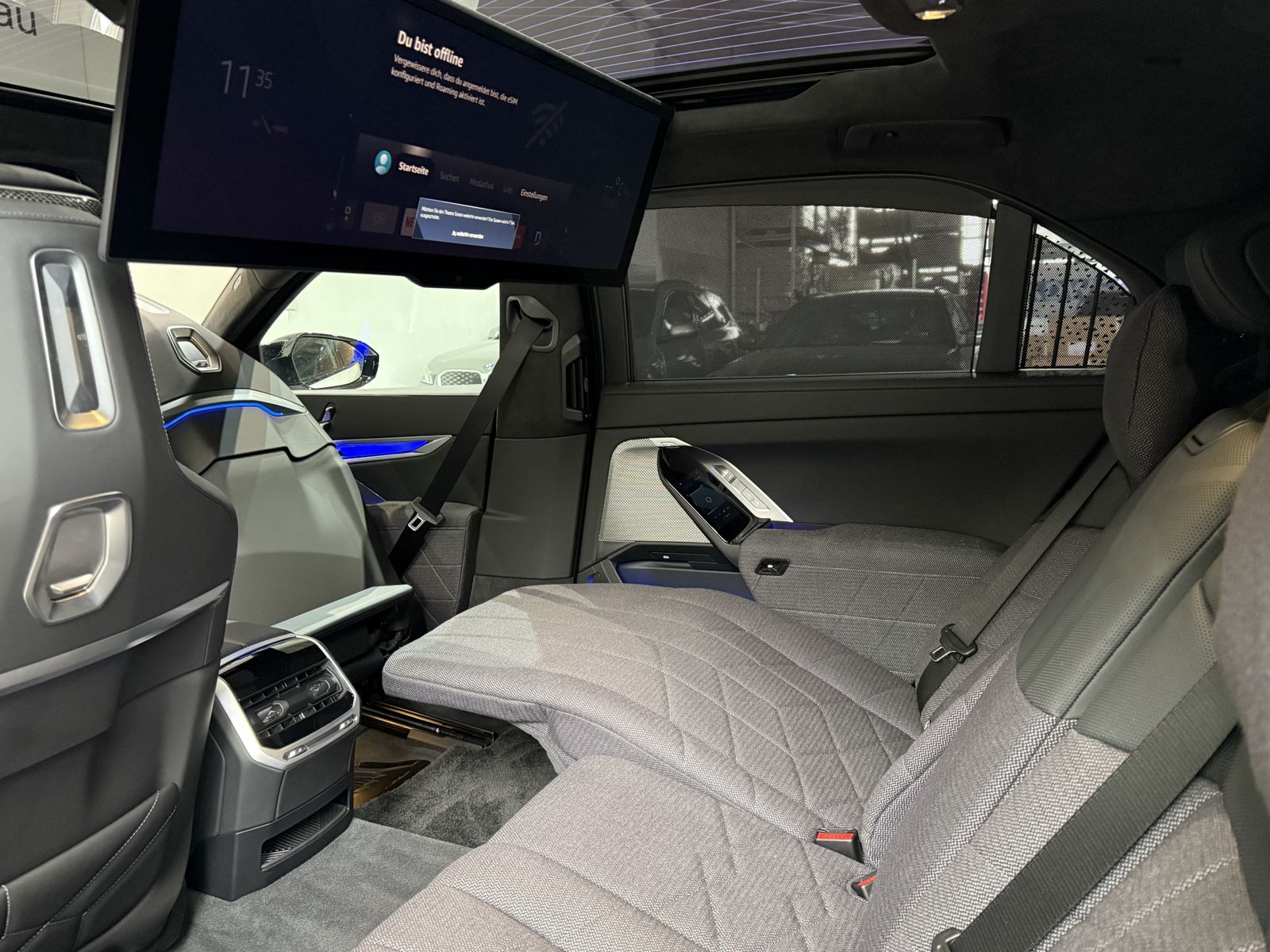 Fahrzeugabbildung BMW M760e xDrive Lounge Seating Sky Lounge M Perform