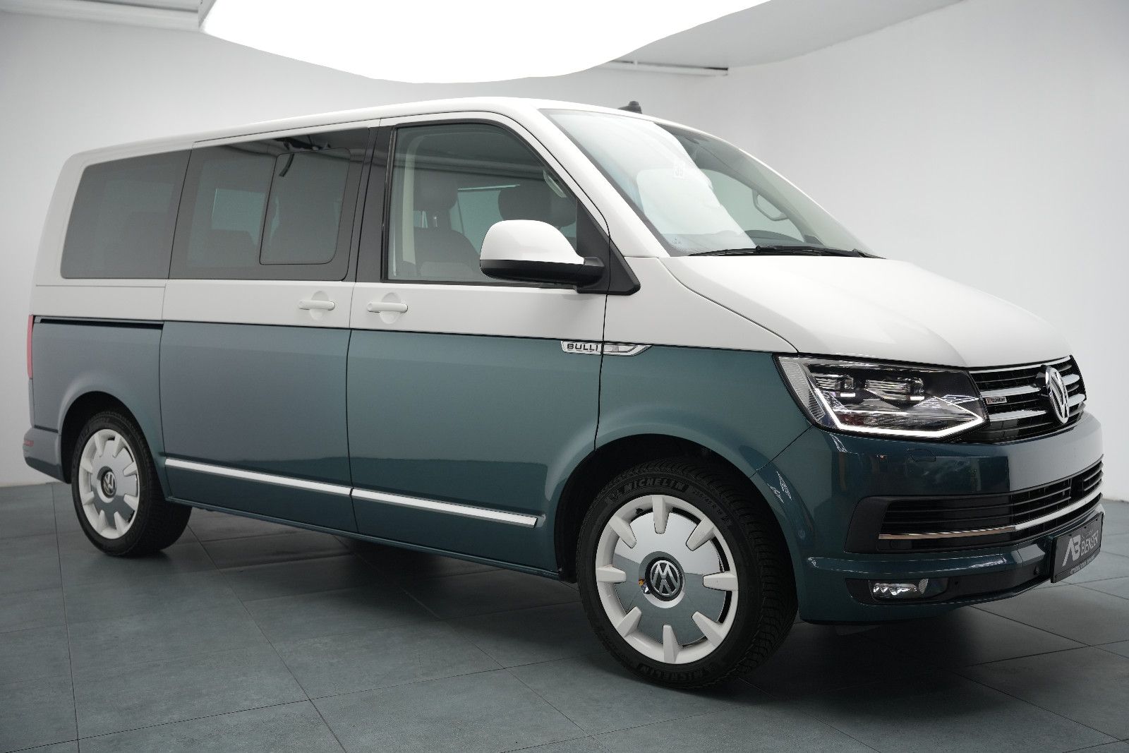 Fahrzeugabbildung Volkswagen T6 Multivan Generation S *7-Sitz*DynAudio*Kamera