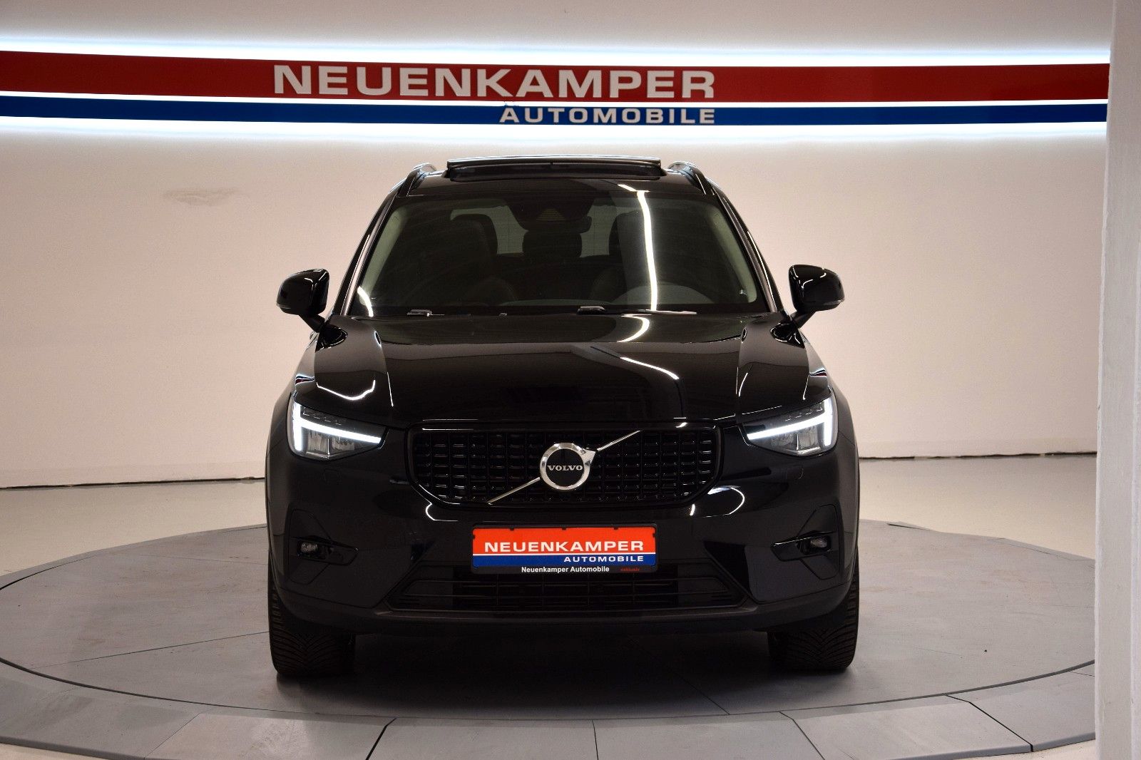 Fahrzeugabbildung Volvo XC40 Ultimate Dark Recharge Plug-In Hybr. Panor.