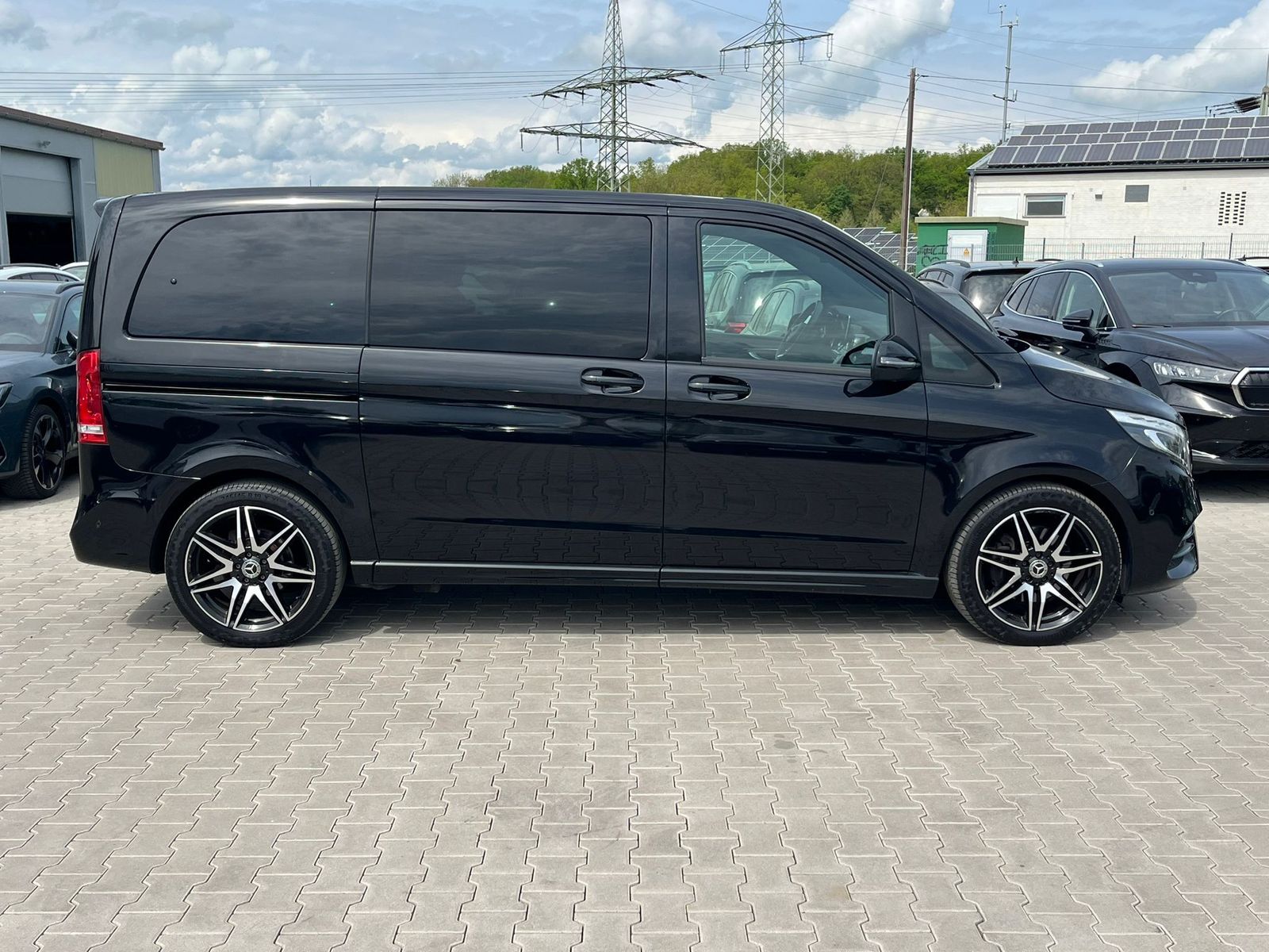 Fahrzeugabbildung Mercedes-Benz V 250 d EDITION 21 kompakt AMG NIGHT*LED*LEDER
