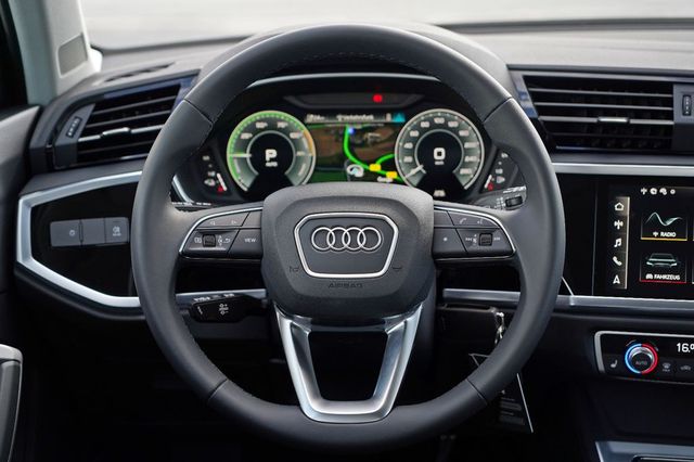 Q3 45 TFSI e NAVI+ VIRTUAL COCKPIT