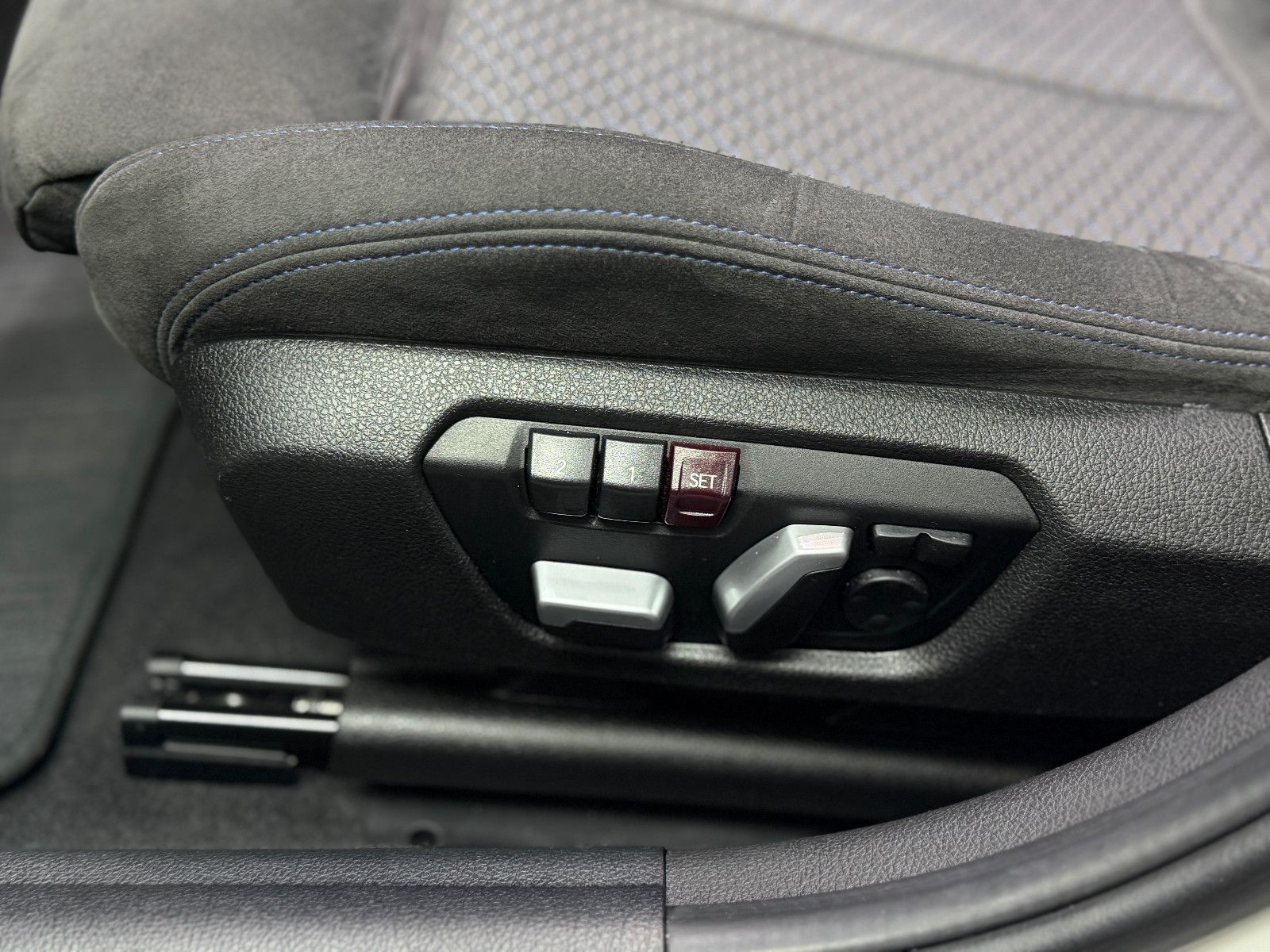 Fahrzeugabbildung BMW M140i xDrive Special Edition|M-PERFORMANCE|1.HD