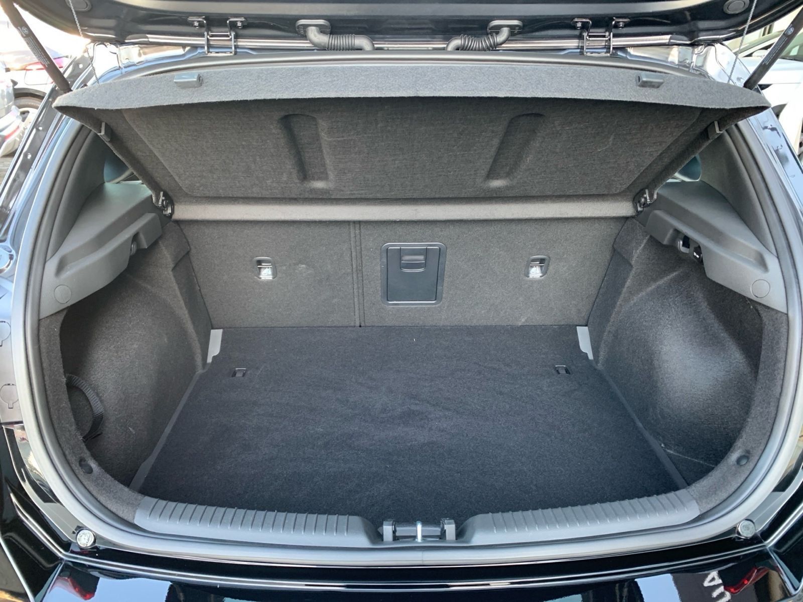 Fahrzeugabbildung Hyundai i30 1.5 T-GDI 7-DCT Advantage Plus Mild-Hybrid