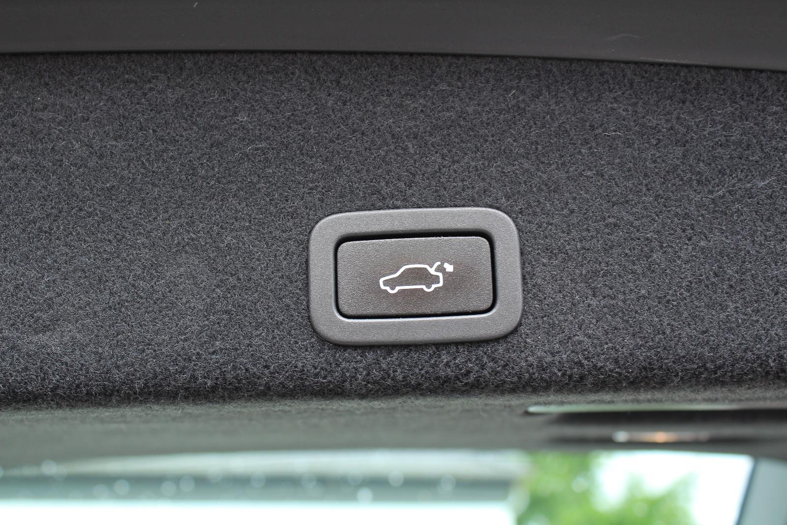 Volvo XC60 D3 Momentum Geartronic+SENSUS+LEDER+PDC+AHK