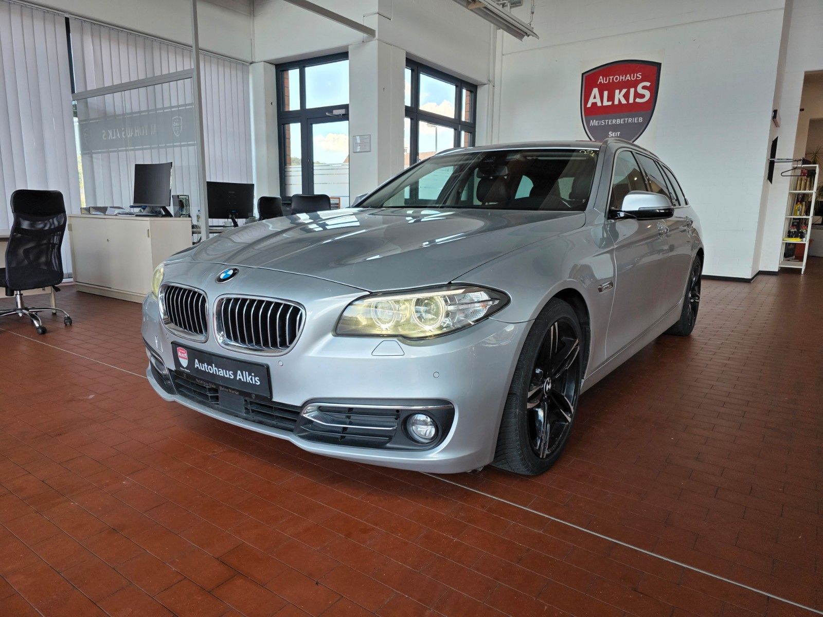 BMW BMW 520d Luxury Line Head-Up+Navi+Sitzheizung++