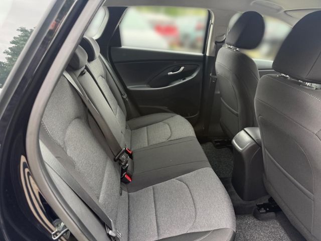 Fahrzeugabbildung Hyundai i30 1.5 cw Trend +KLIMA+NAVI+PDC+RFK+DAB+UVM+