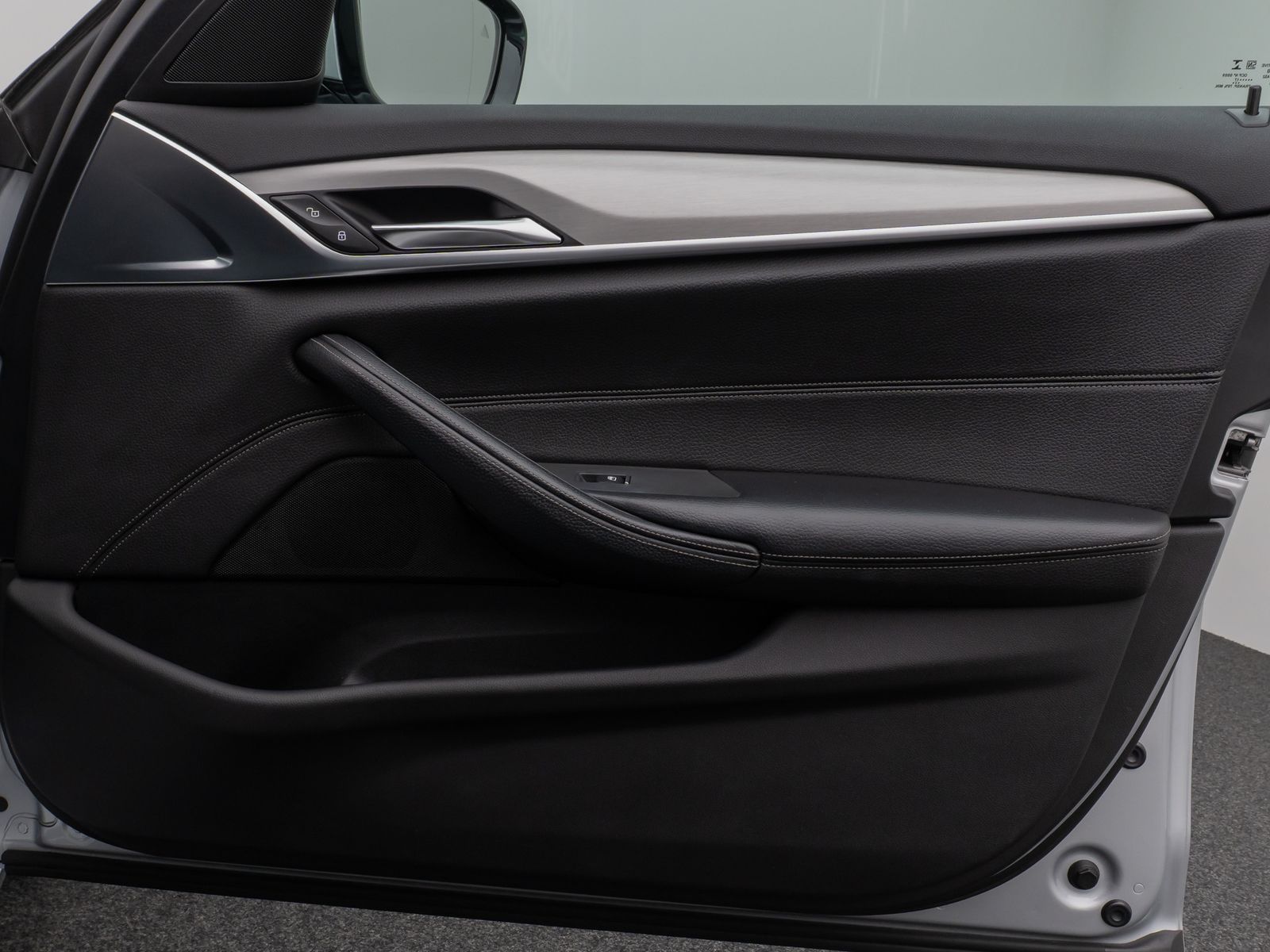 Fahrzeugabbildung BMW 520d  Sport Line HUD HiFi PDC Alarm DisplayKey