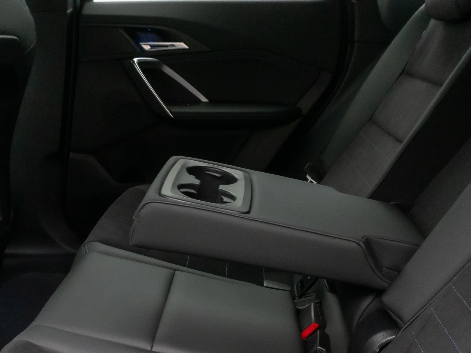 Fahrzeugabbildung BMW iX1 xD30 M Sport Kamera DAB Komfort Fernlichtass