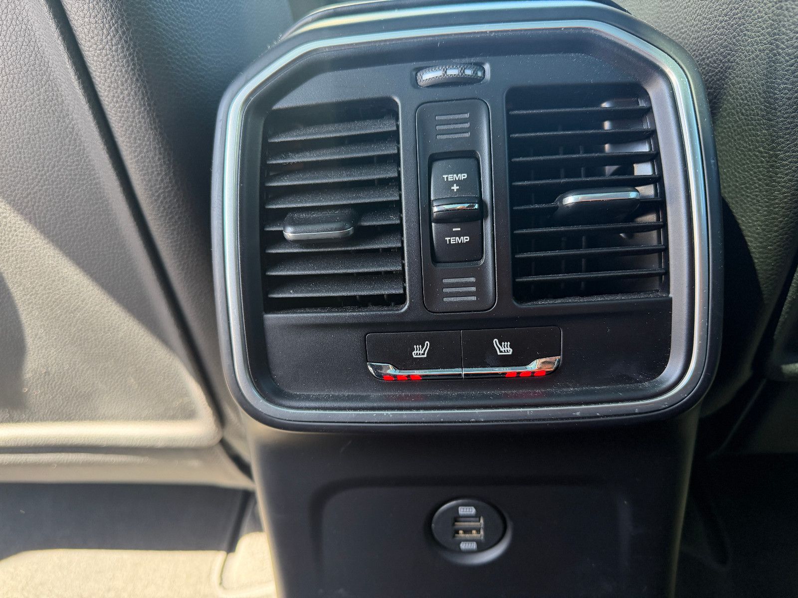 Fahrzeugabbildung Porsche Macan S Diesel/PANO/APPLE/NAVI/PDC/TEMPOMAT/SHZ