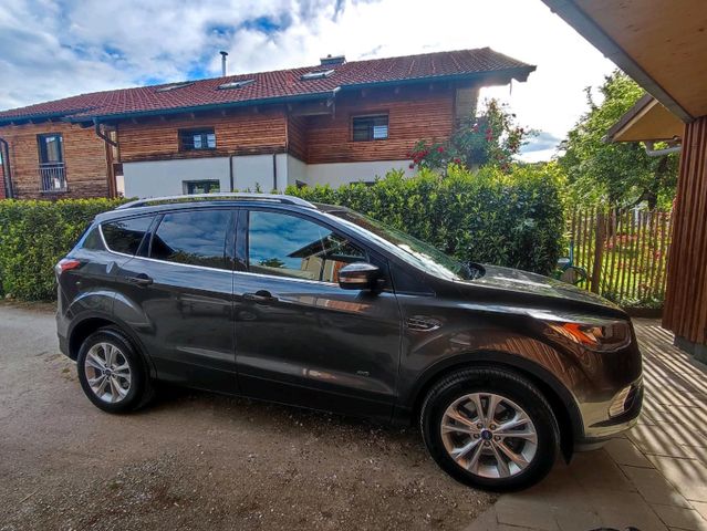 Ford Kuga 2.0 Titanium + schwenkb Anh.kuppl. + ...