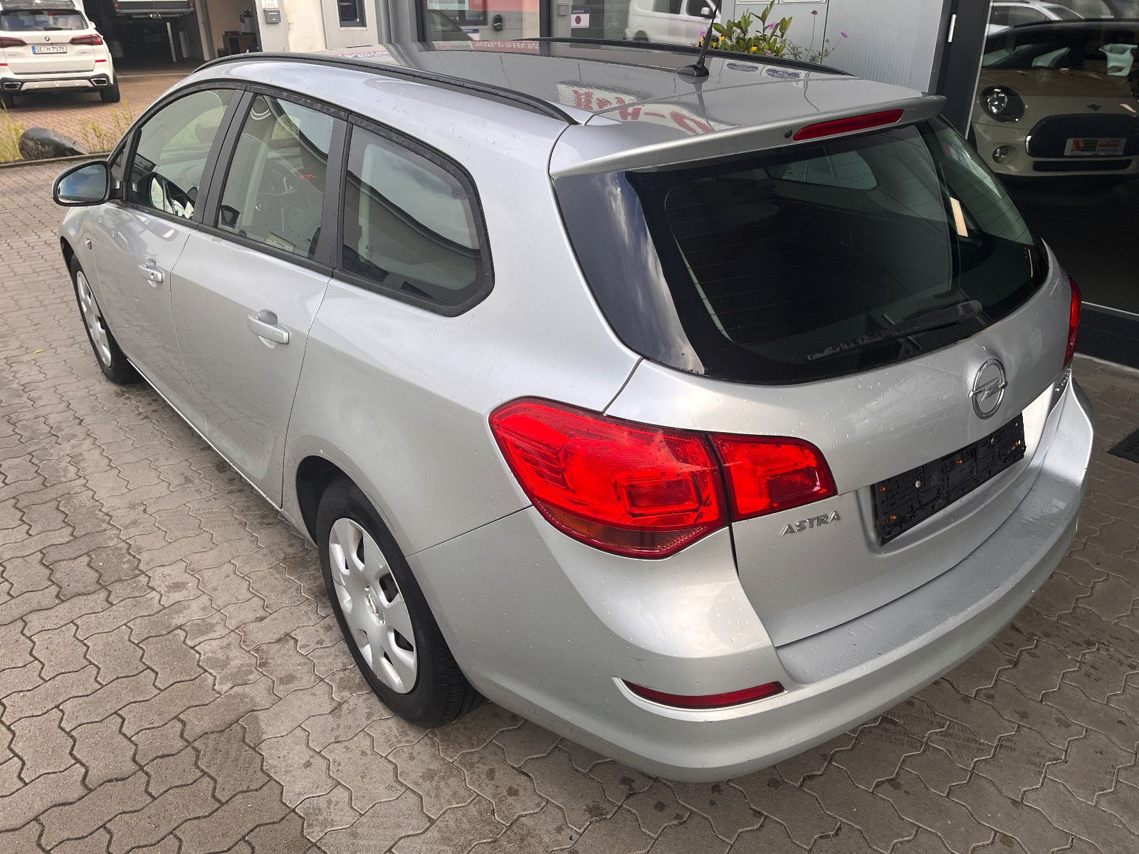 Fahrzeugabbildung Opel Astra J ST Selection 1.3 CDTi leichter Frontsch.