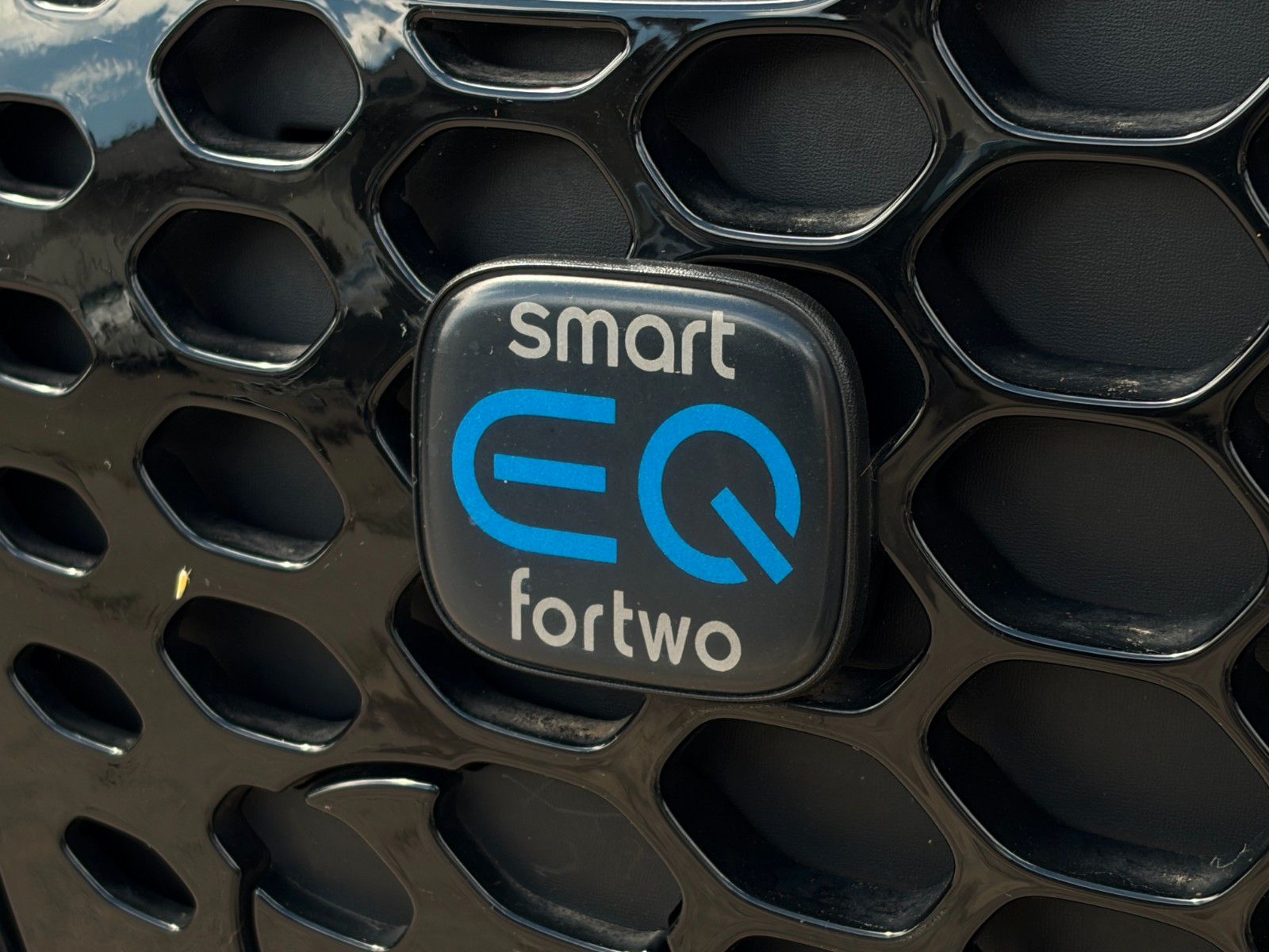 Fahrzeugabbildung Smart ForTwo Coupe EQ 60kW SHZ PDC Temp. Klima CarPlay