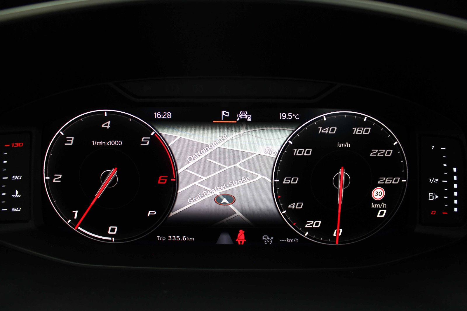 Fahrzeugabbildung SEAT Tarraco Style 2.0TDI DSG LED AHK ACC KAM PANO BT