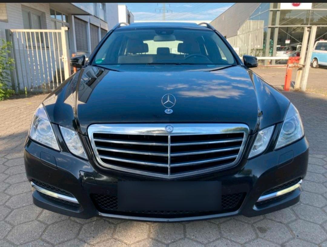Mercedes-Benz E300 2010 — interior