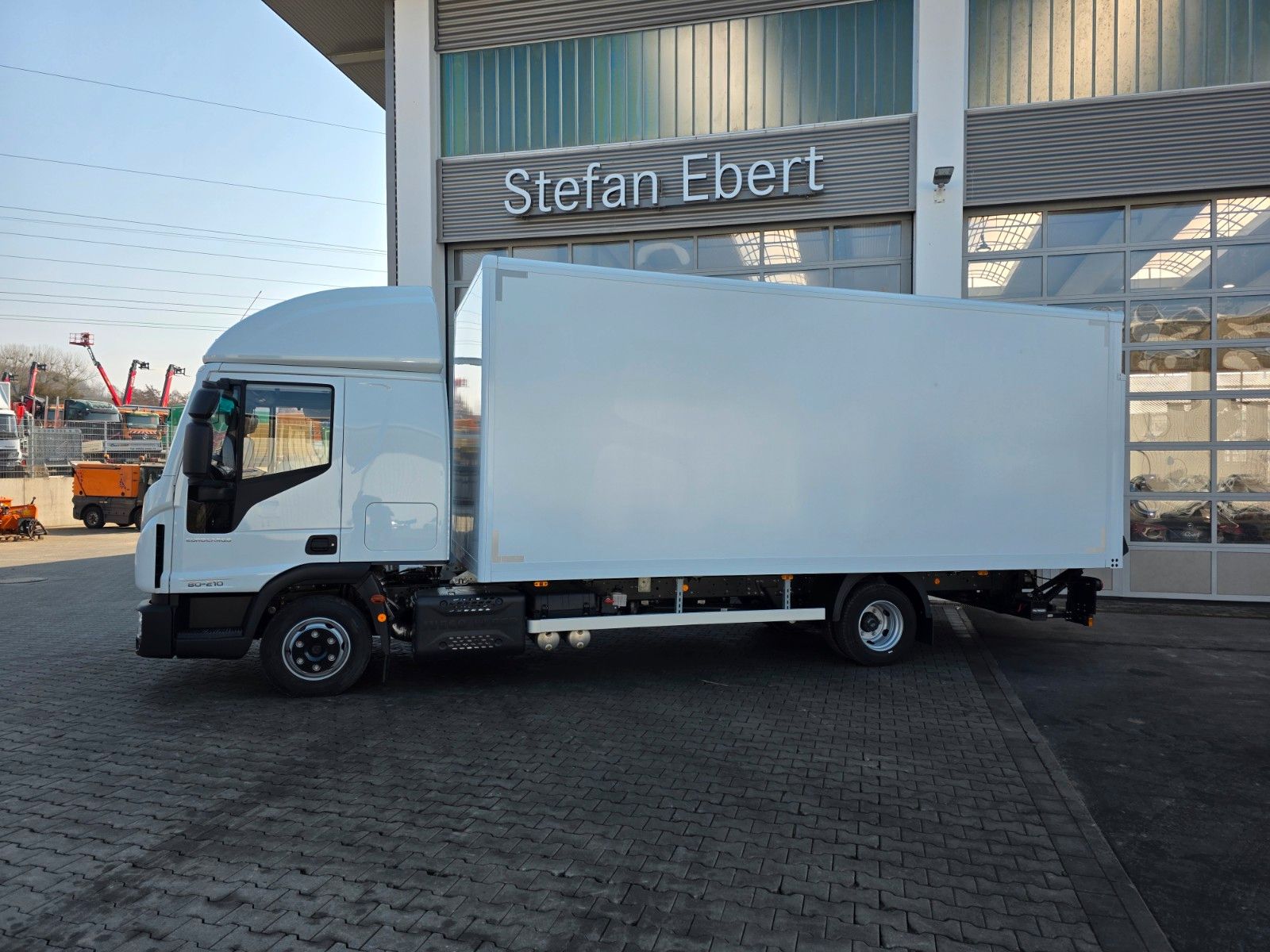Fahrzeugabbildung Iveco Eurocargo ML80E21/P LBW 1.000kg L-Haus