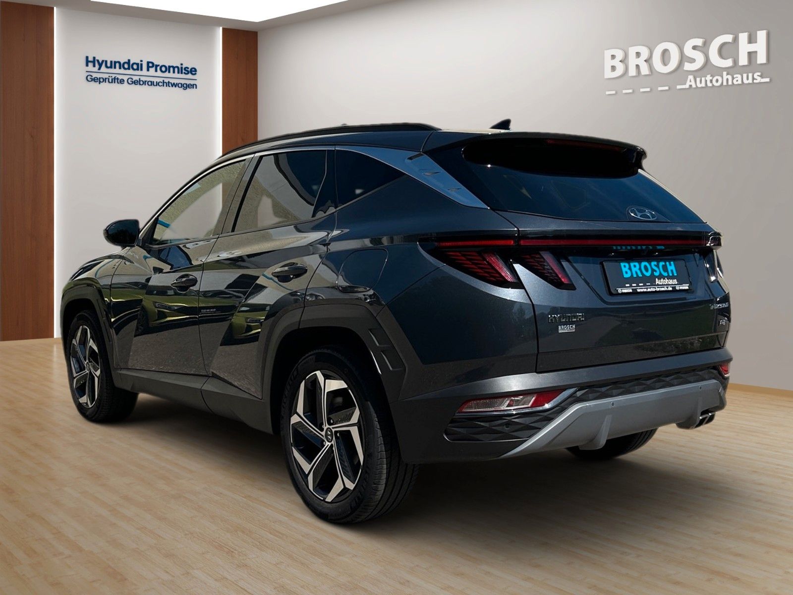 Fahrzeugabbildung Hyundai TUCSON PHEV AUT 4WD TREND 2J-GARANTIE WENIG-KM+