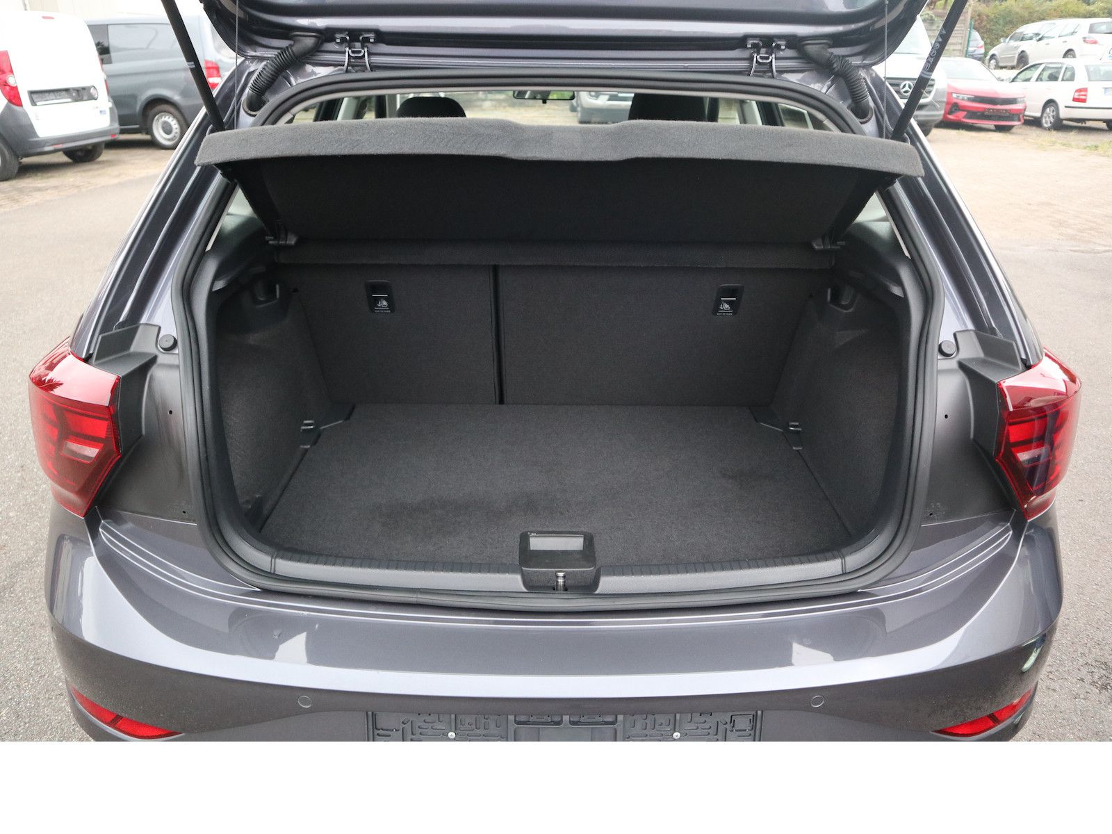 Fahrzeugabbildung Volkswagen Polo Life Tempo SHZ Schekheftgepflegt