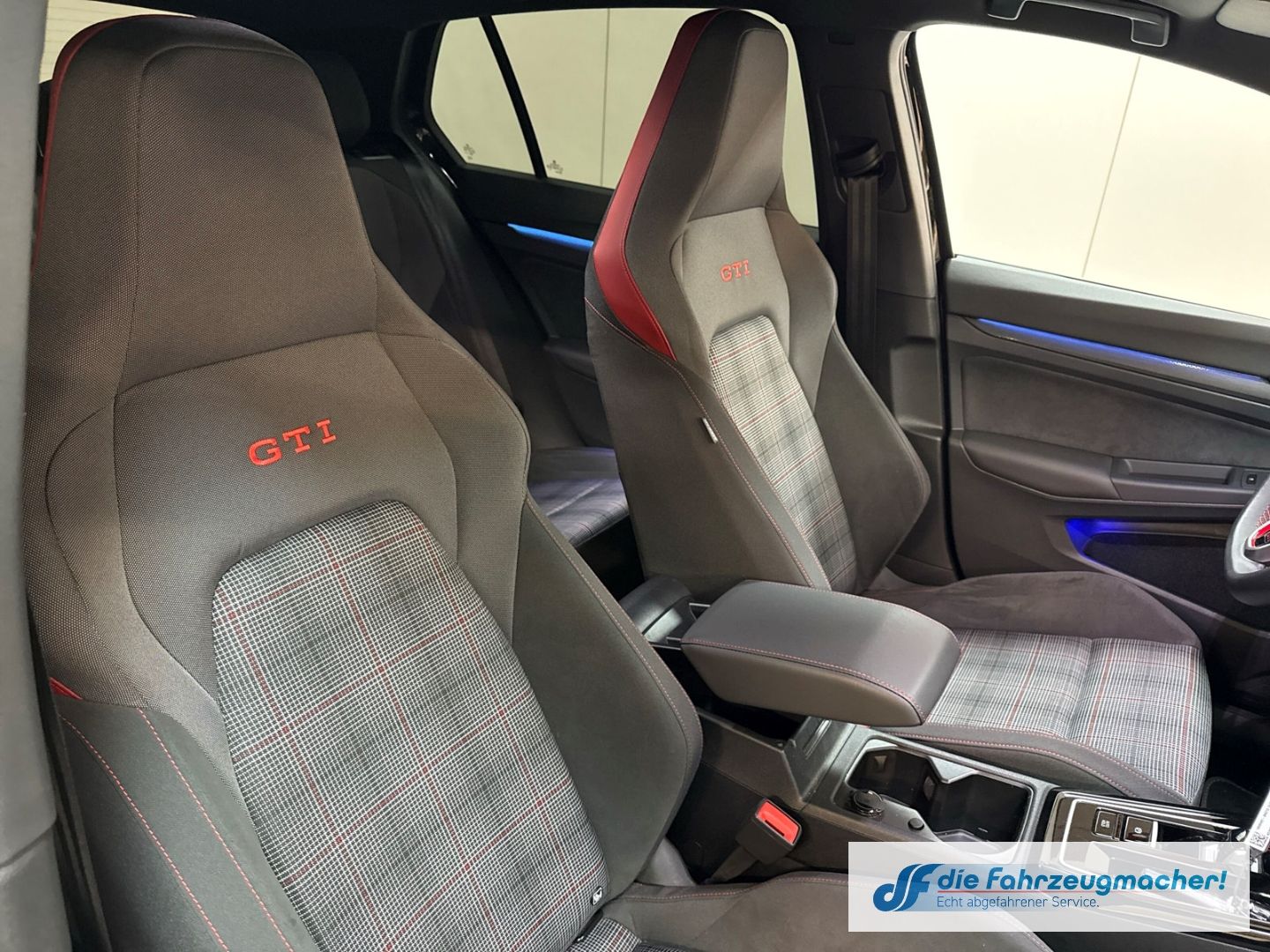 Fahrzeugabbildung Volkswagen Golf VIII GTI Navi Digitales Cockpit LED Sperrdi