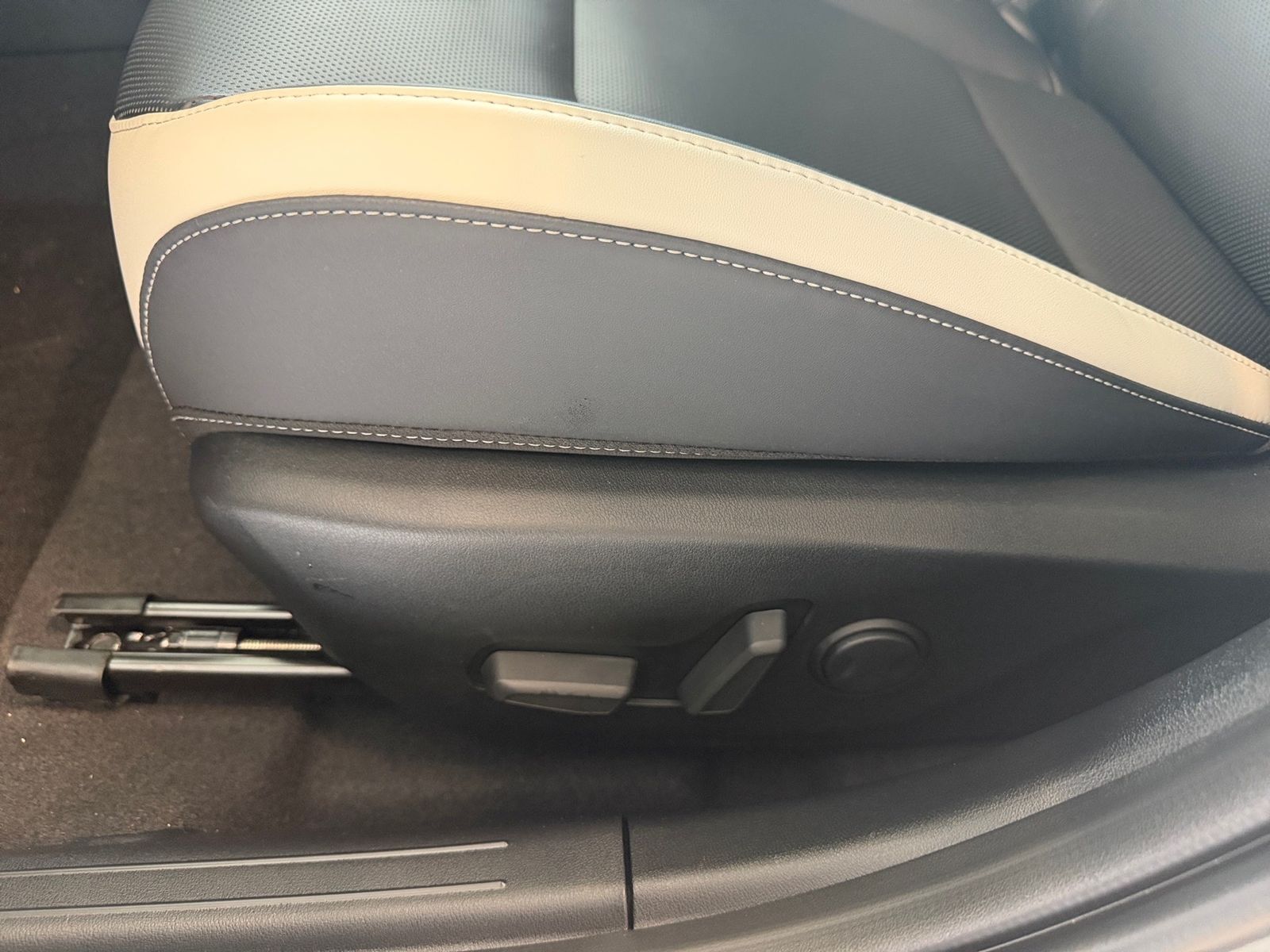 Fahrzeugabbildung Kia K4 SW 1.6T 180 DCT GTL DWP+ SZ SD 18