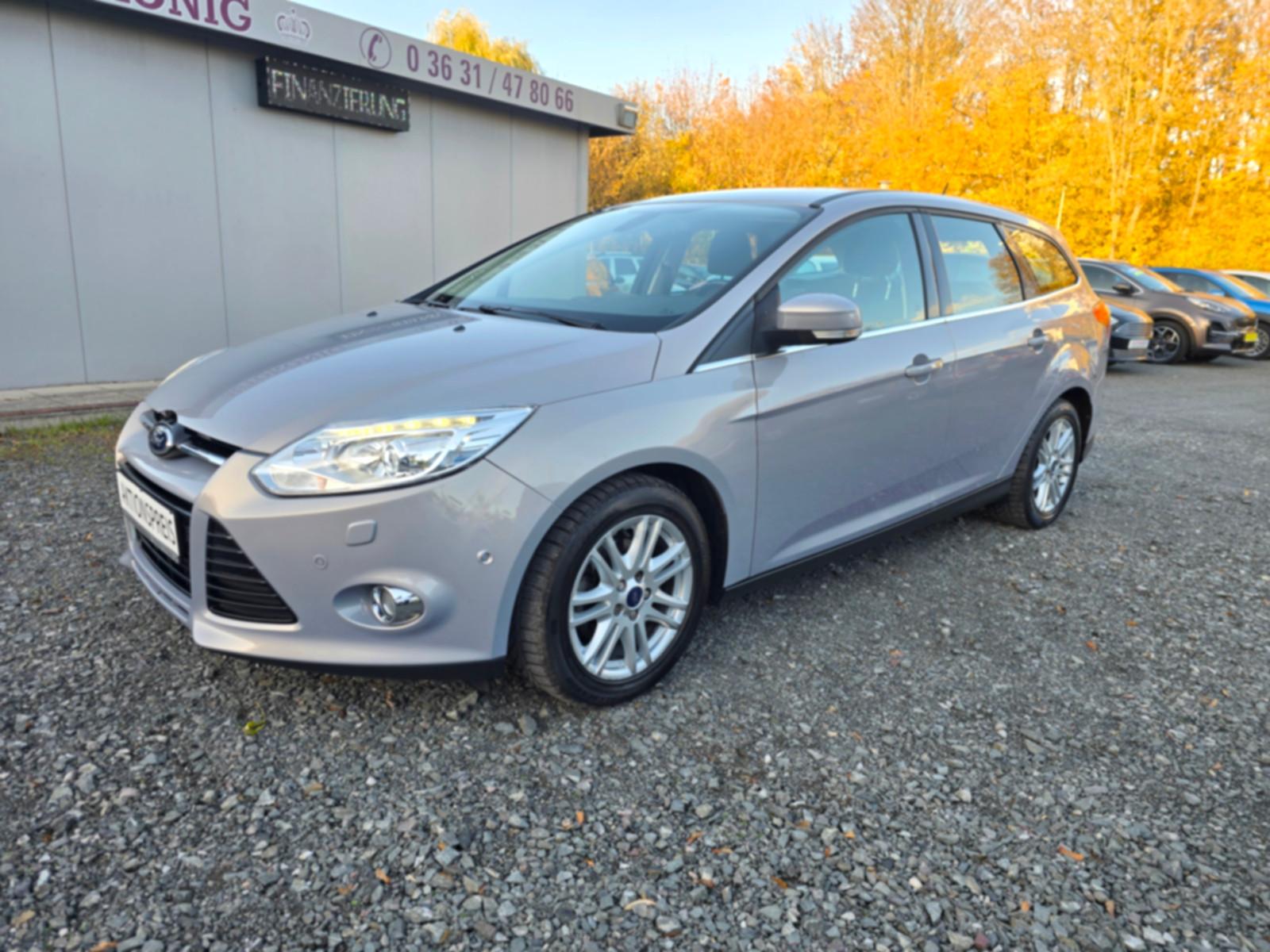 Ford Focus 2012 — interior