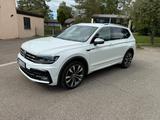 Volkswagen Tiguan Allspace  R-LINE 4MOTION HIGHLINE AHK DSG - Volkswagen Tiguan Allspace R-Line mit Benzin-Antrieb